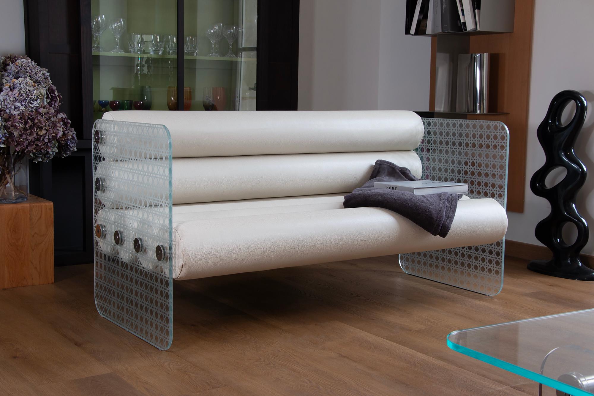MW01 armchair in Art Deco style, with engraved and sandblasted glass panels For Sale 1
