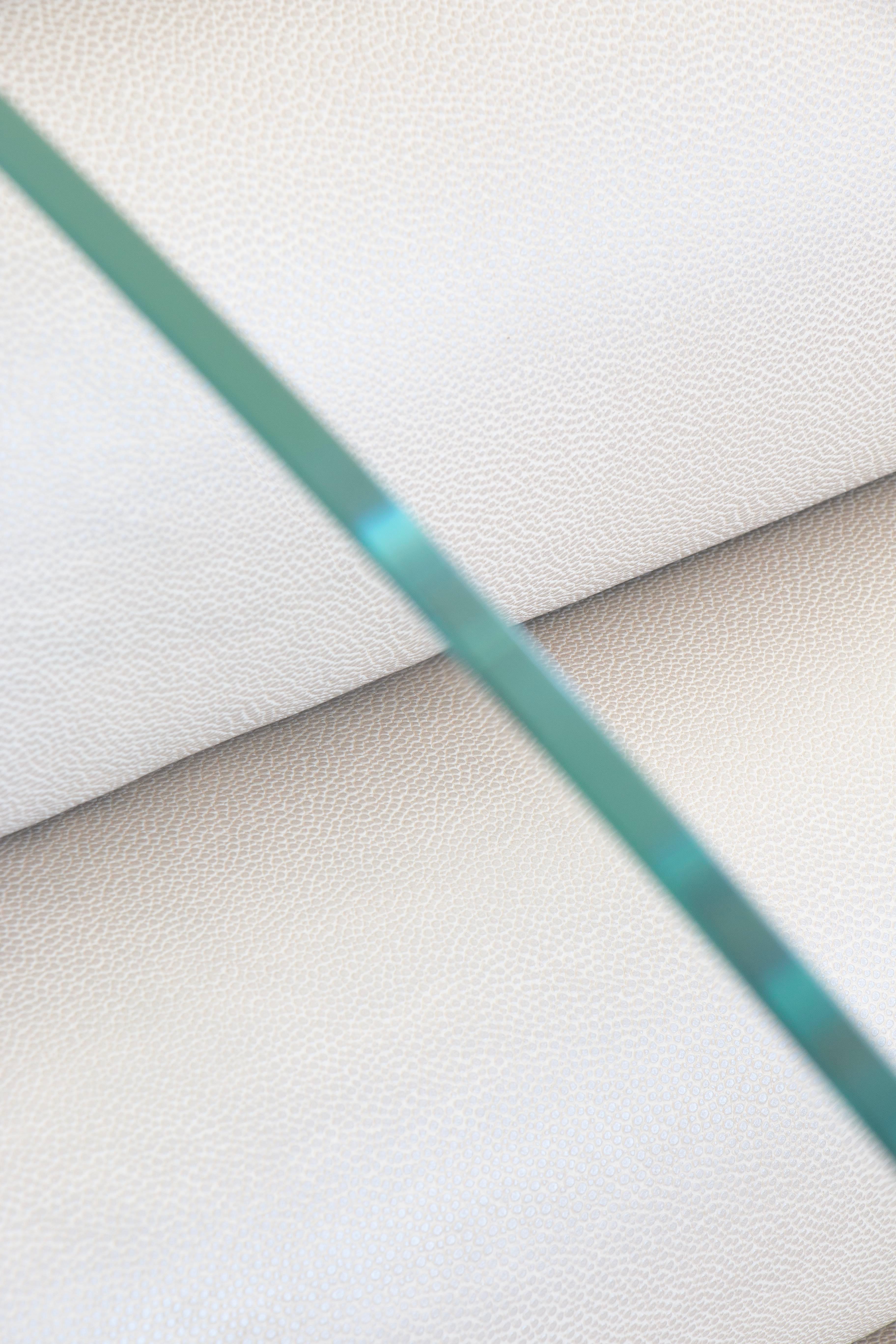 MW02 Canapé  de style Bauhaus avec des panneaux de verre conçus par Olivier Santini. en vente 1