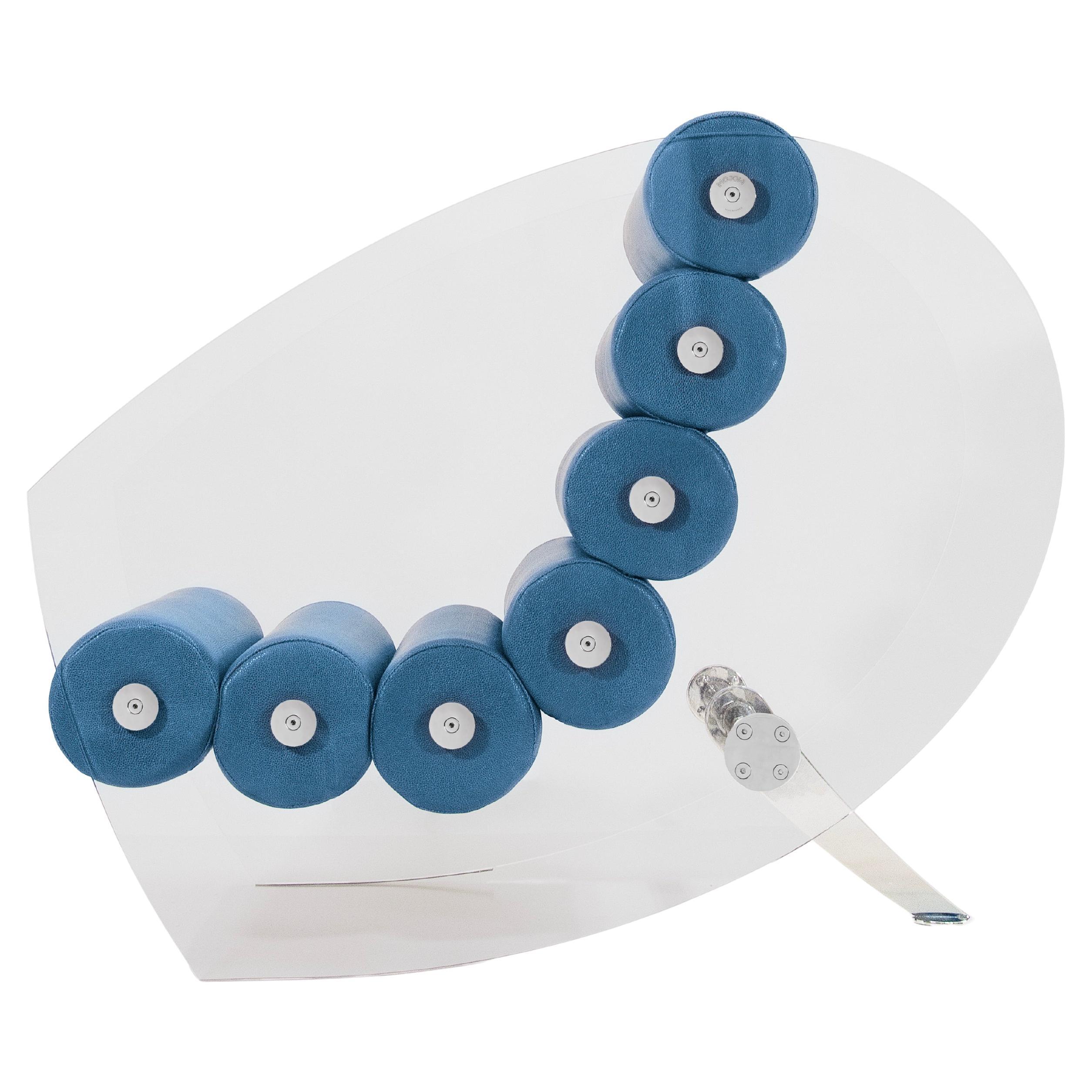 Poltrona MW05 in stile moderno per esterni con pannelli trasparenti.