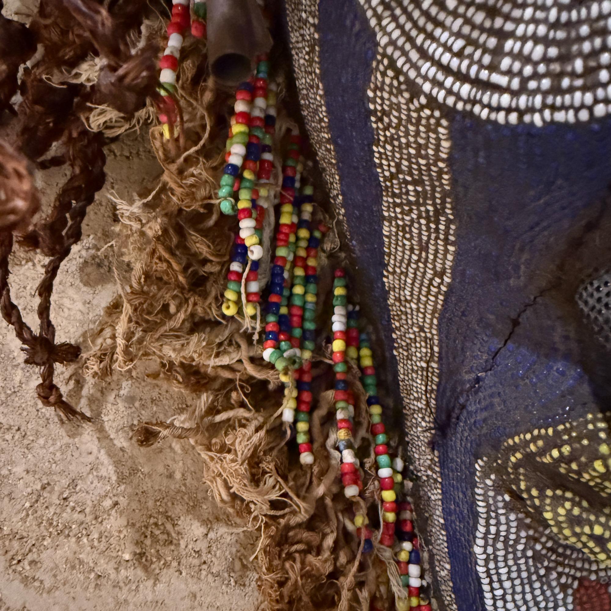 Mwana Pwo Maske Chokwe - Angola Afrikanische dekorative Wandkunst Skulptur im Angebot 2