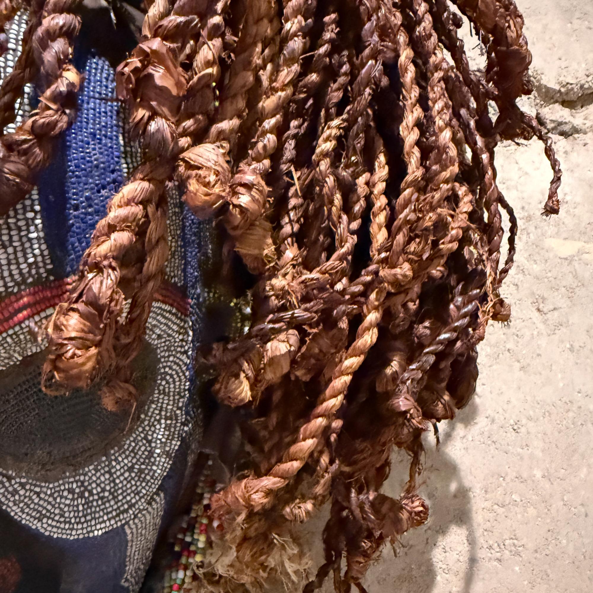 Mwana Pwo Maske Chokwe - Angola Afrikanische dekorative Wandkunst Skulptur im Angebot 4