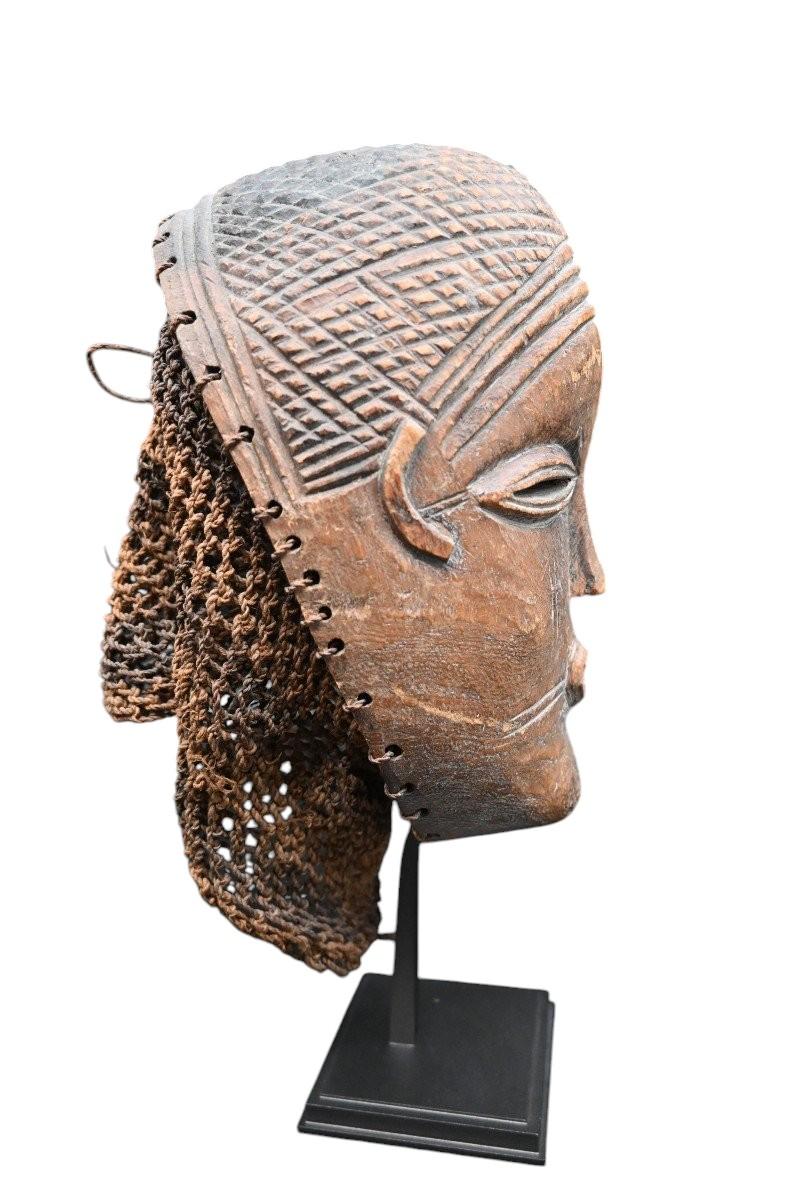 A serene-looking Mwana Pwo  chokwe mask mounted on a custom-made base which is included
Early 20th century
The Mwana Pwo mask was the personification of the ideal woman among the Chokwe
Patina of tribal use
Mask height 21 cm, total height with base