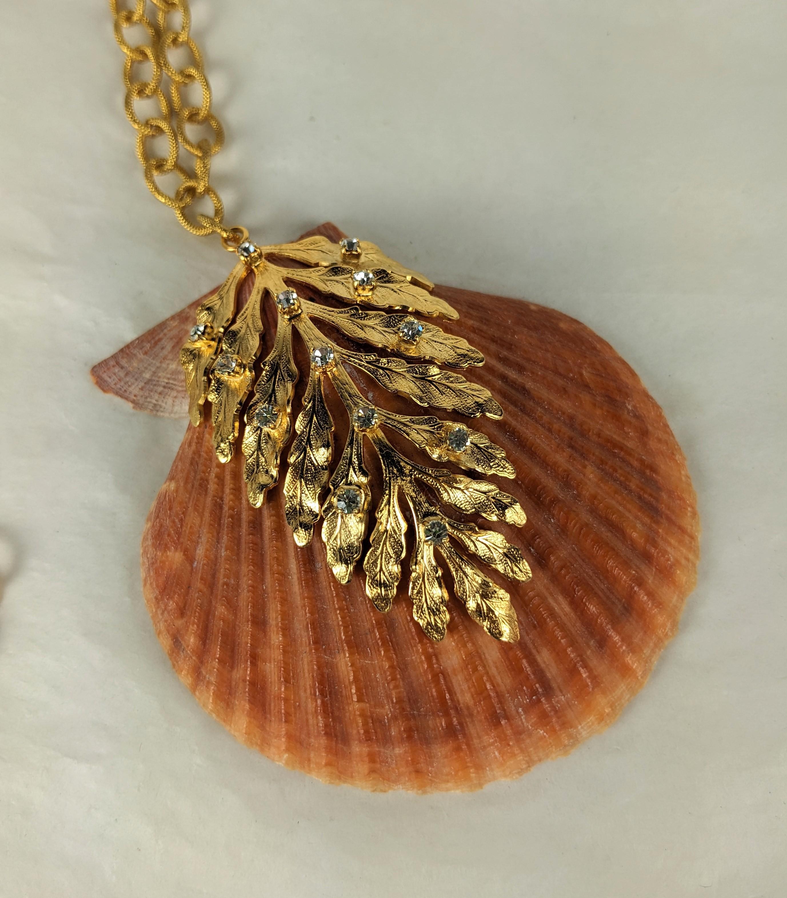   MWLC Coral Lion Paw Scallop Shell Pendant Necklace In New Condition For Sale In New York, NY