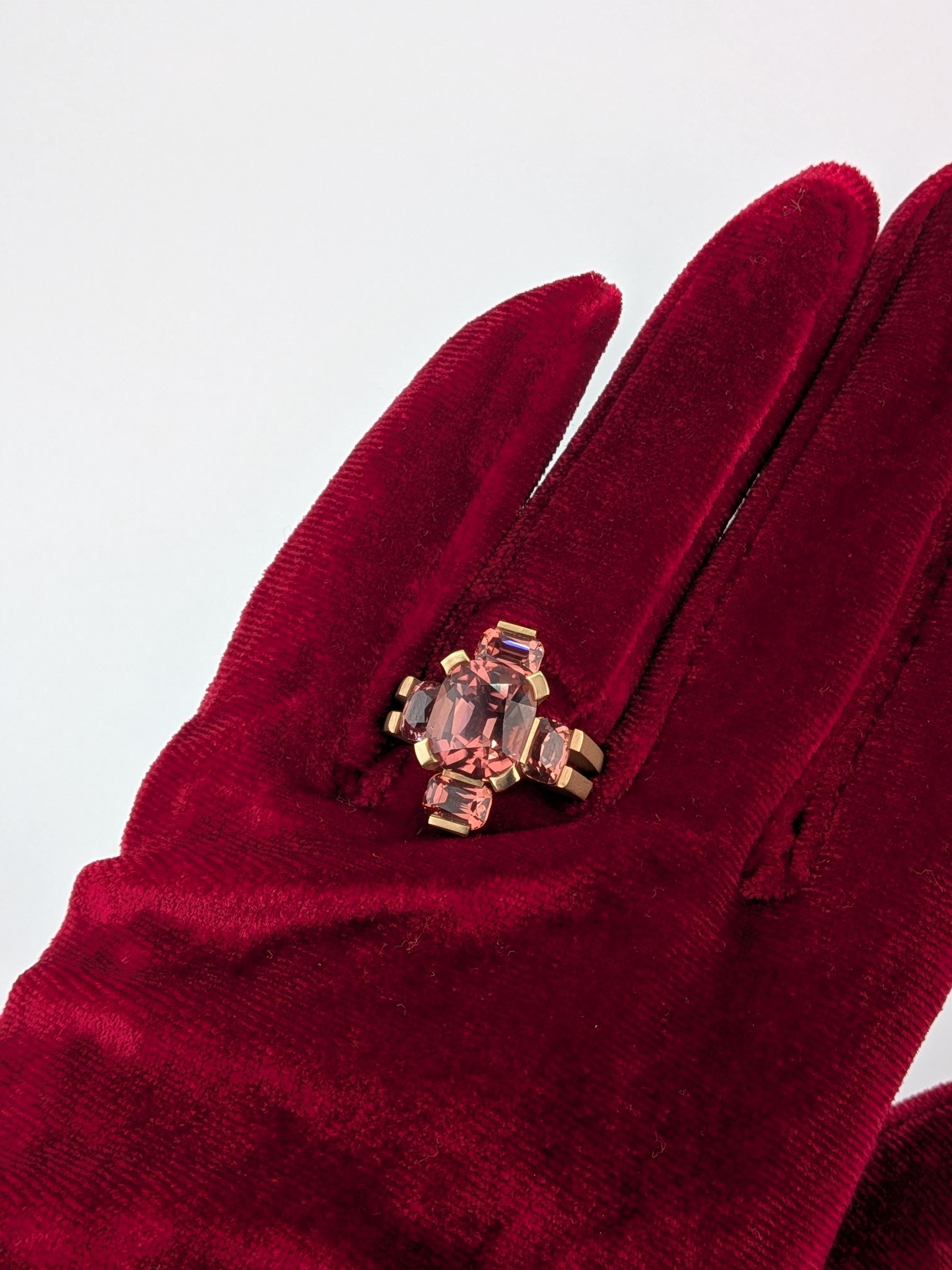 Anello MXHM in oro rosa 18k 750 con tormalina color pesca e granati Malaya in vendita 9