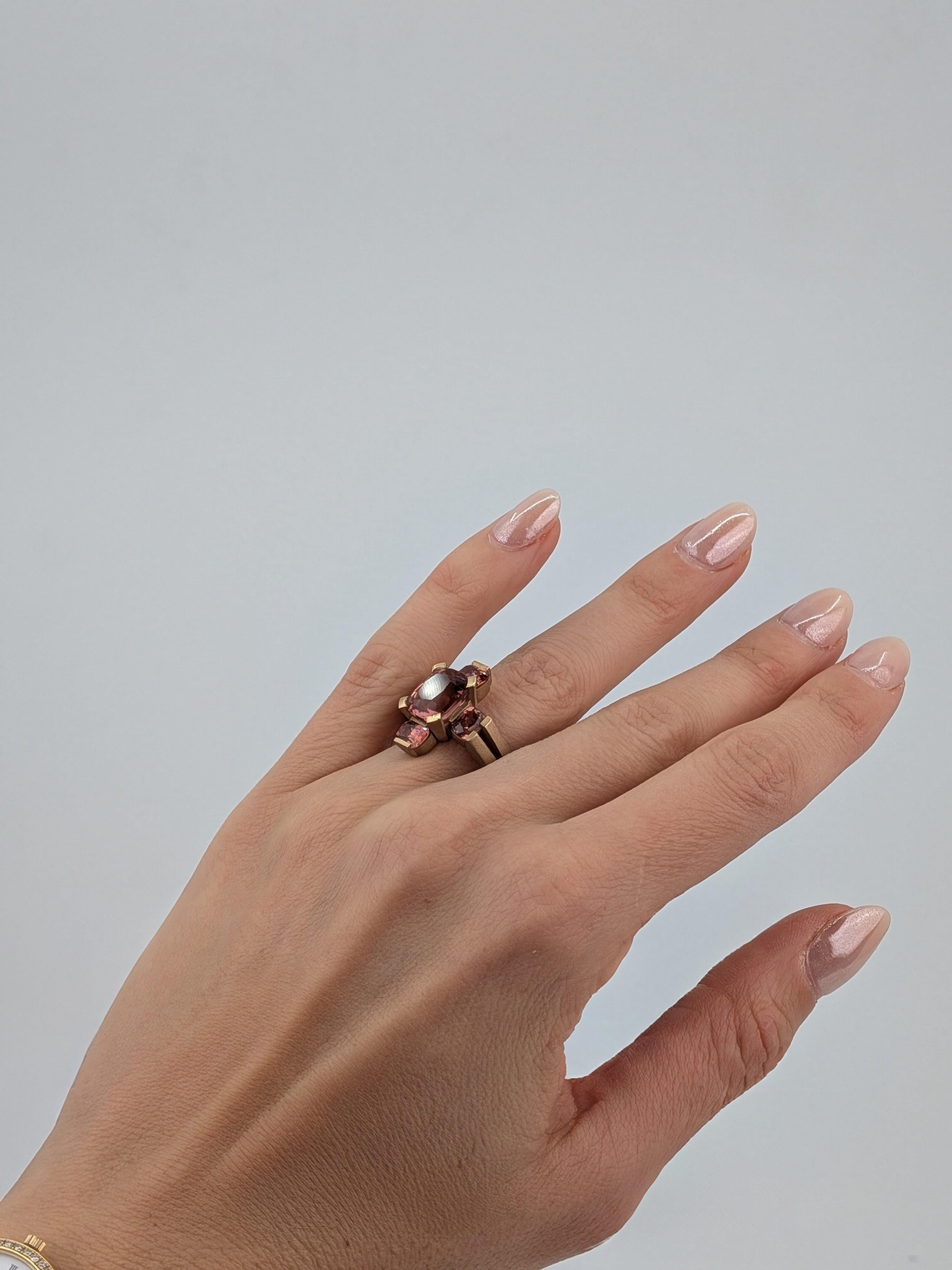 Anello MXHM in oro rosa 18k 750 con tormalina color pesca e granati Malaya in vendita 12