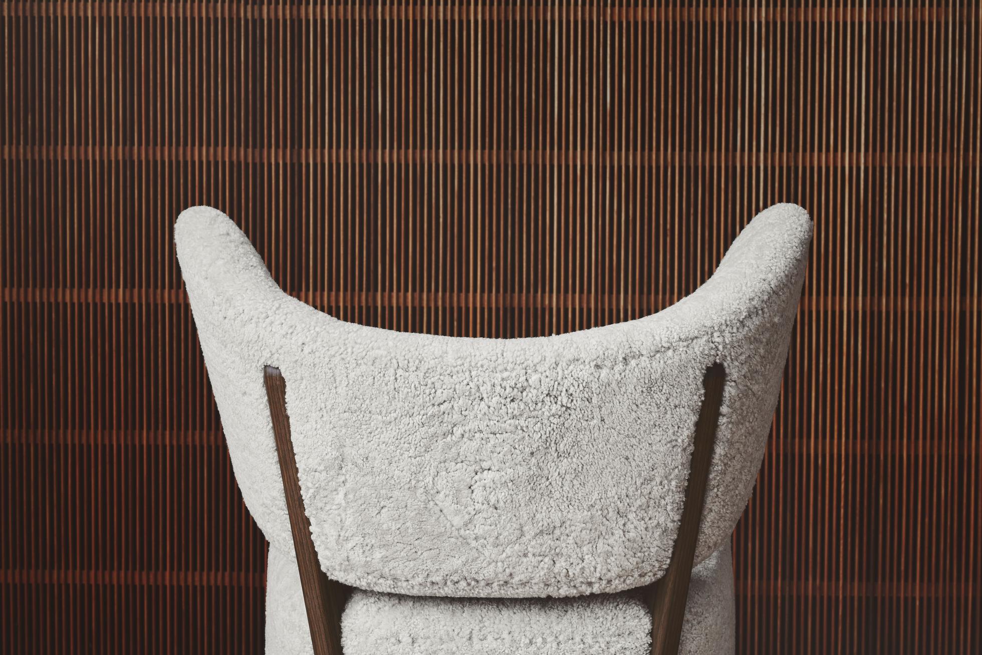 Chaise longue My Own Chair - Peau de mouton clair de lune/noyer par Flemming Lassen pour Audo en vente 1