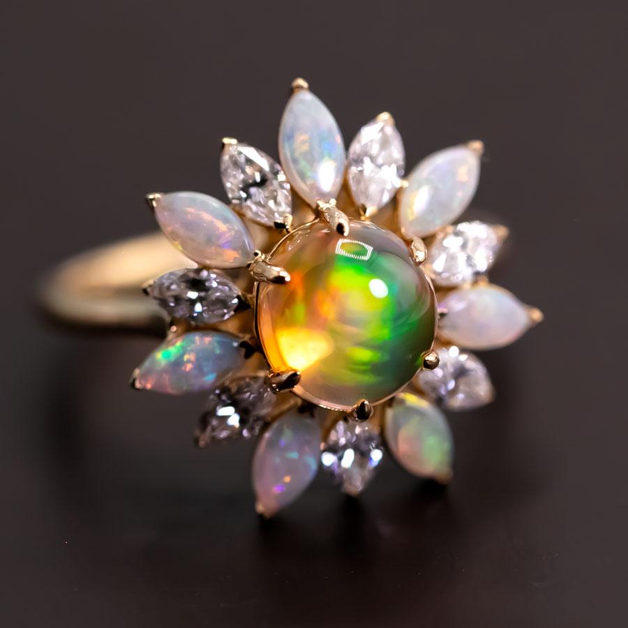 Arts and Crafts My Shining Star - Bague de fiançailles en or 18 carats avec opale de feu de 1,69 carat et diamants taille marquise en vente