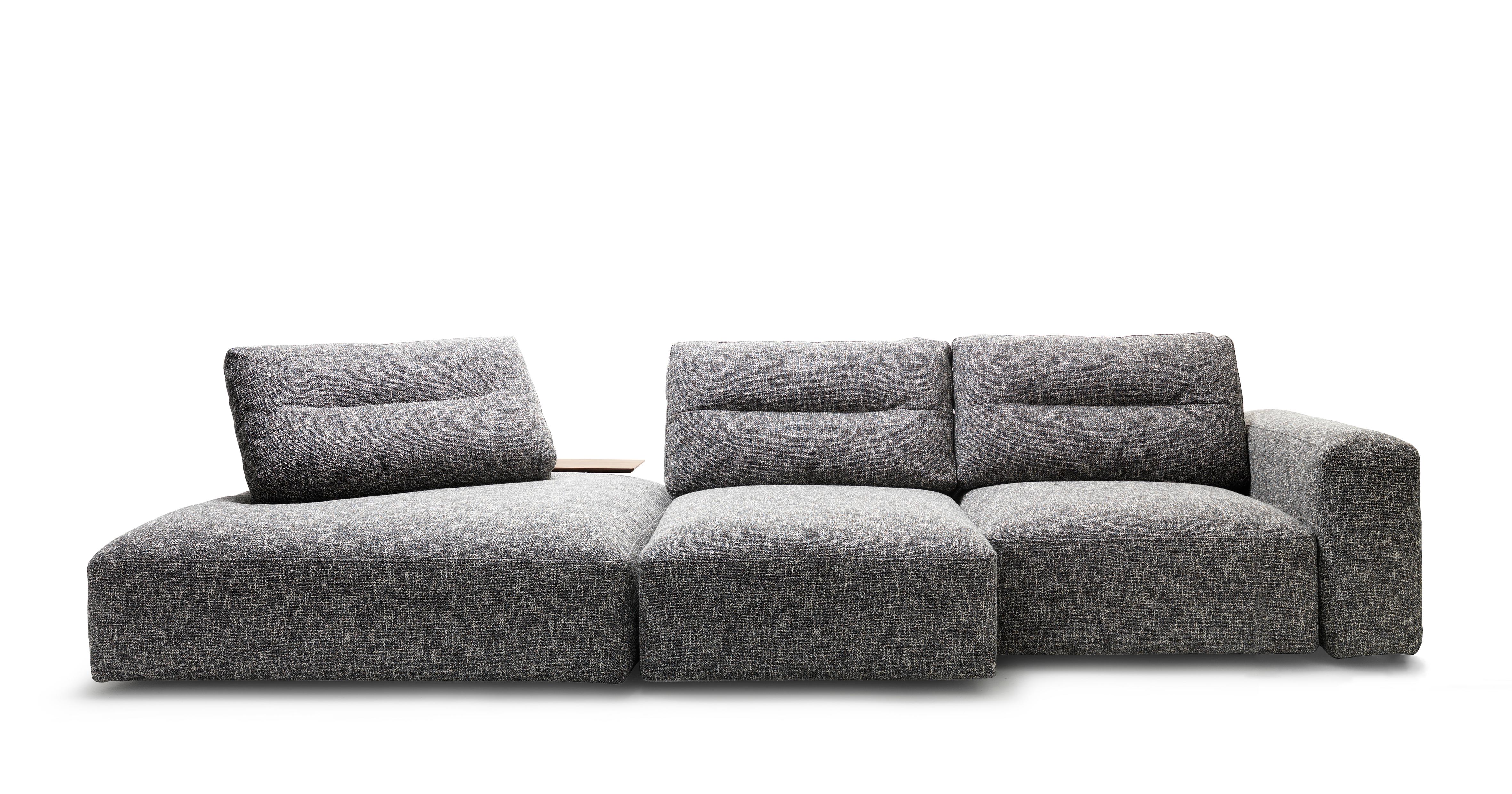 My Taos is the sofa design that best communicates Saba’s identity. Its recent redesign is based on the 4 pillars of the company: memory, comfort, design and poetry. Memory is evident in the new My Taos in the integrity towards the original design,