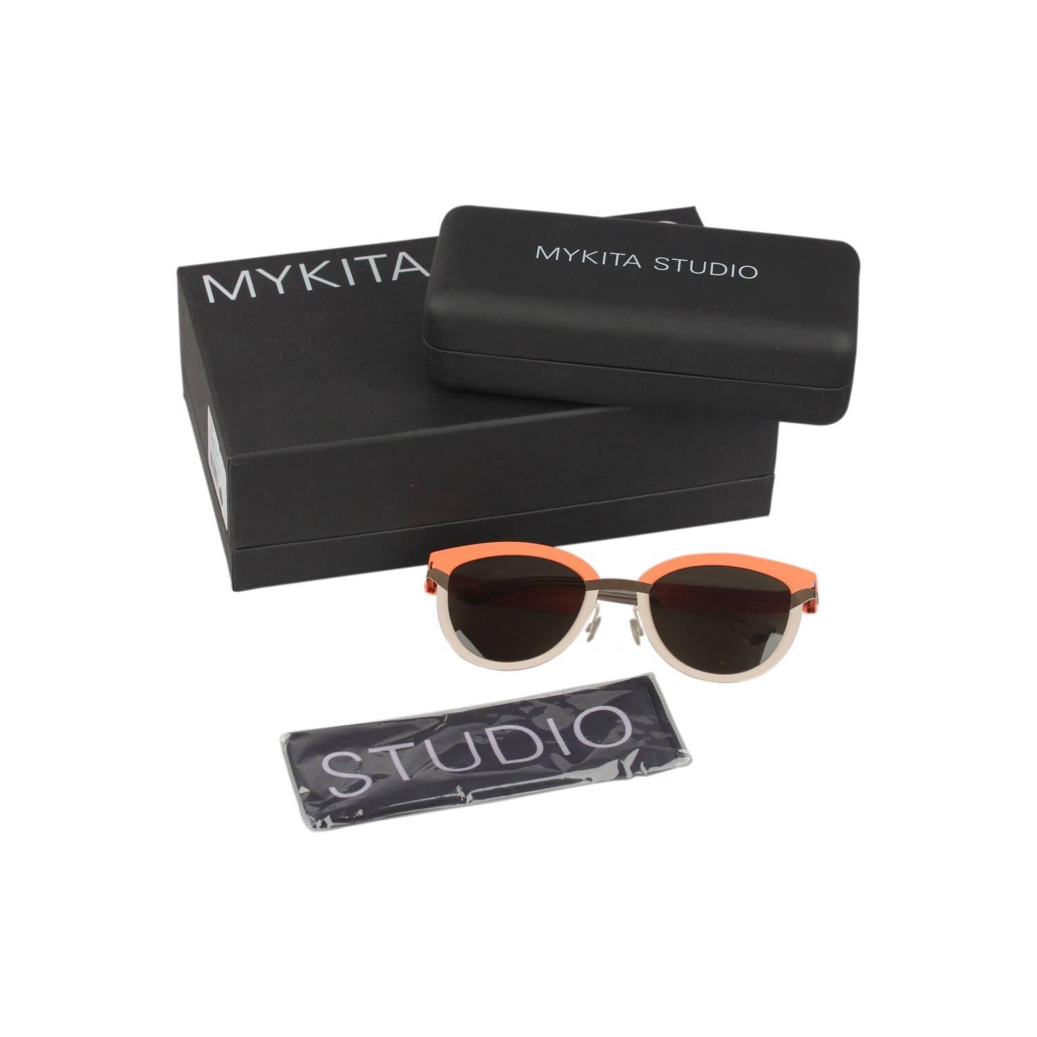 MYKITA STUDIO Sunglasses
Frame: S8 Tangerine Desert Modules
Lens: Raw Green Solid
Size 140 - Col. 959 - 55/24
Handmade in Germany
It will come with its original hard case, cleaning cloth and Shop case
GENTLY USED - no visible scratch or