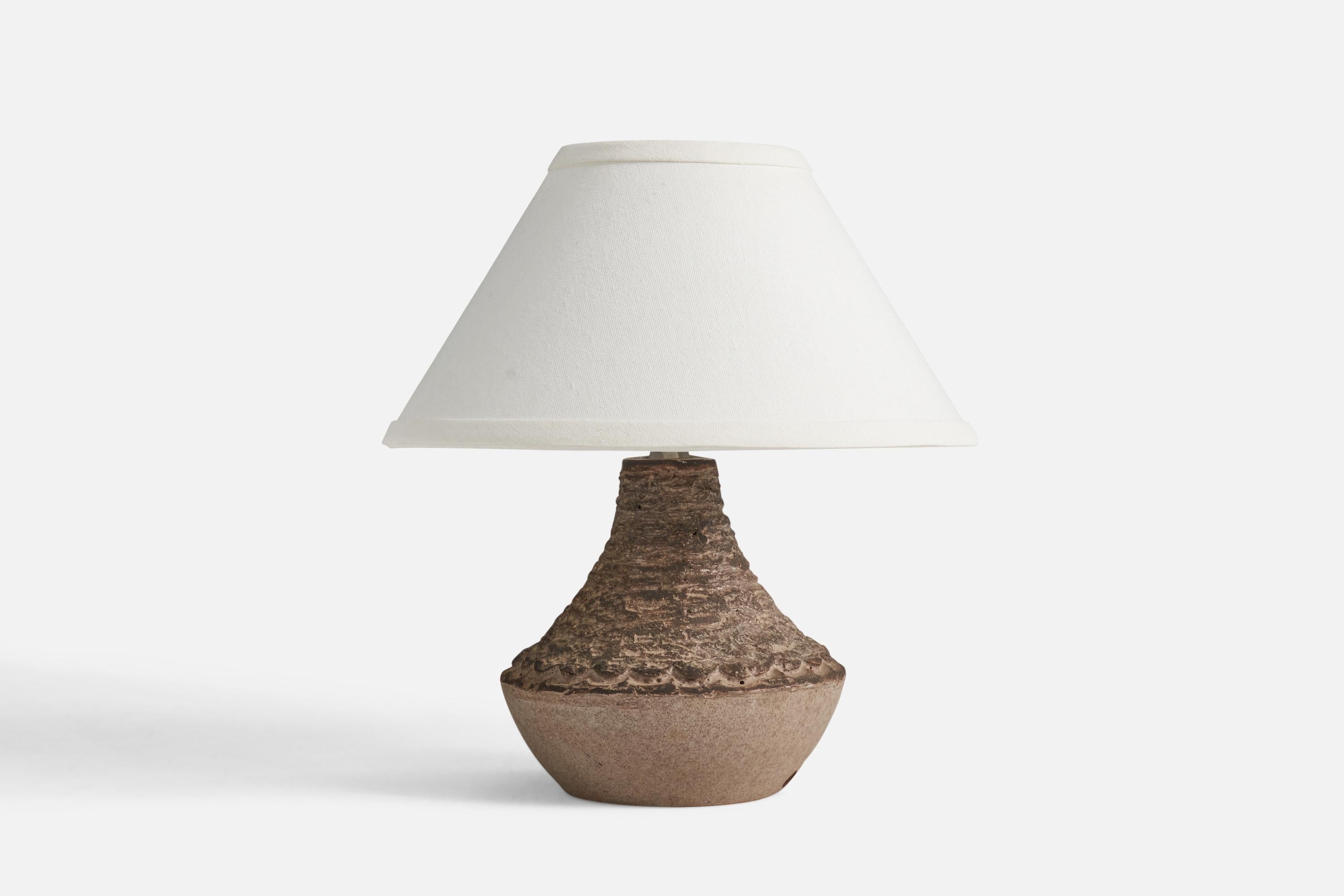A stoneware table lamp designed and produced by a Mykyrka Keramik, Sweden, 1960s.

Dimensions of lamp (inches) : 8.2 x 6 x 6 (Height x Width x Depth)
Dimensions of lampshade (inches) : 4.25 x 10.25 x 6 (Top Diameter x Bottom Diameter x