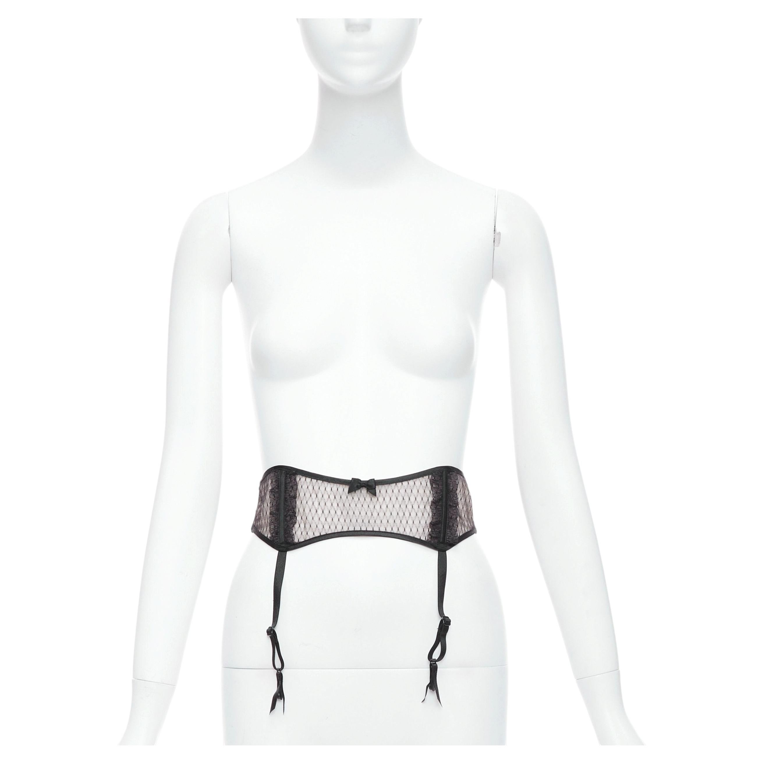 Porte-jarretelles MYLA en dentelle noire avec nœud en maille nude en vente