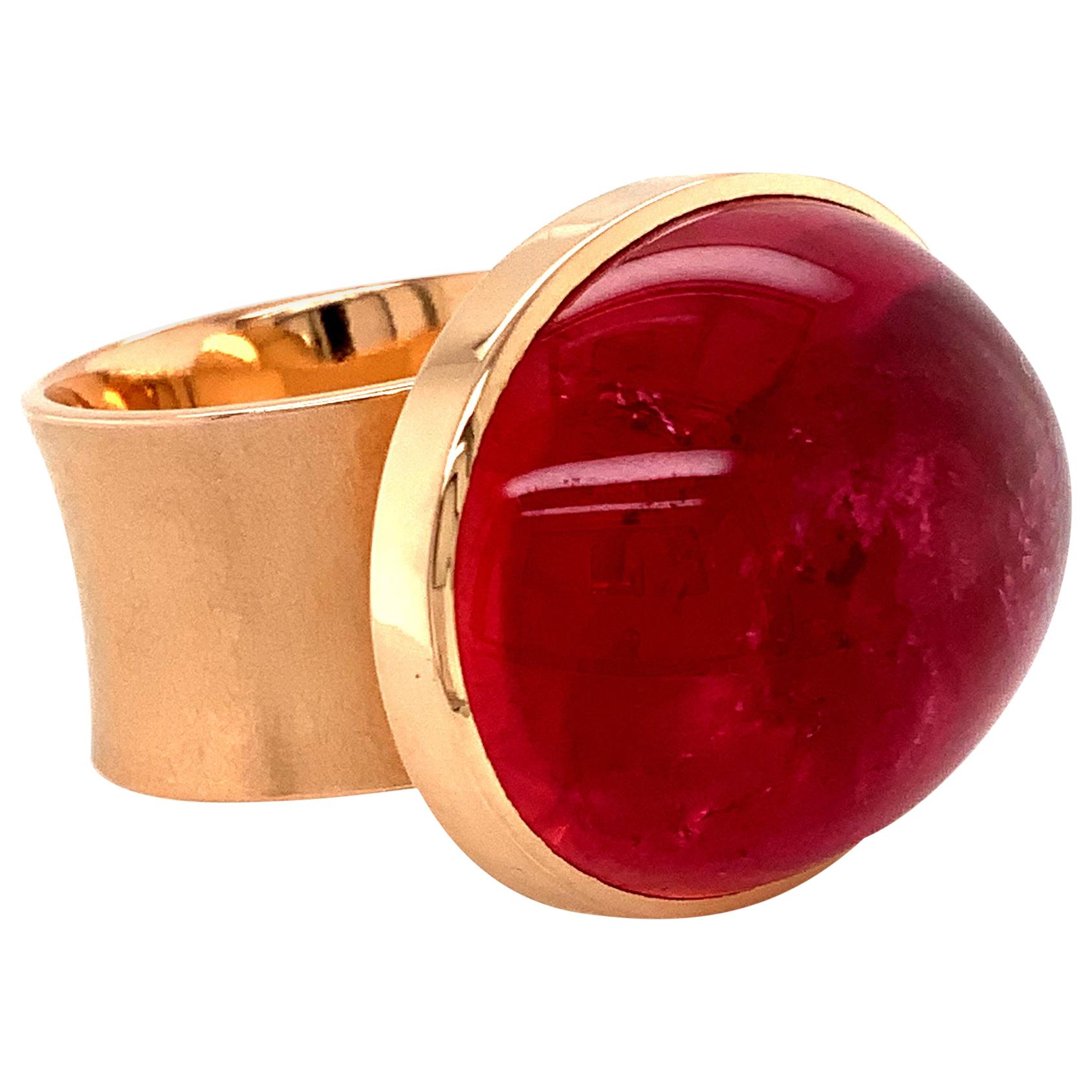 Georg Spreng - My Medallion Ring 18 Karat Rosé Gold Oval Red Rubelite Cabochon For Sale