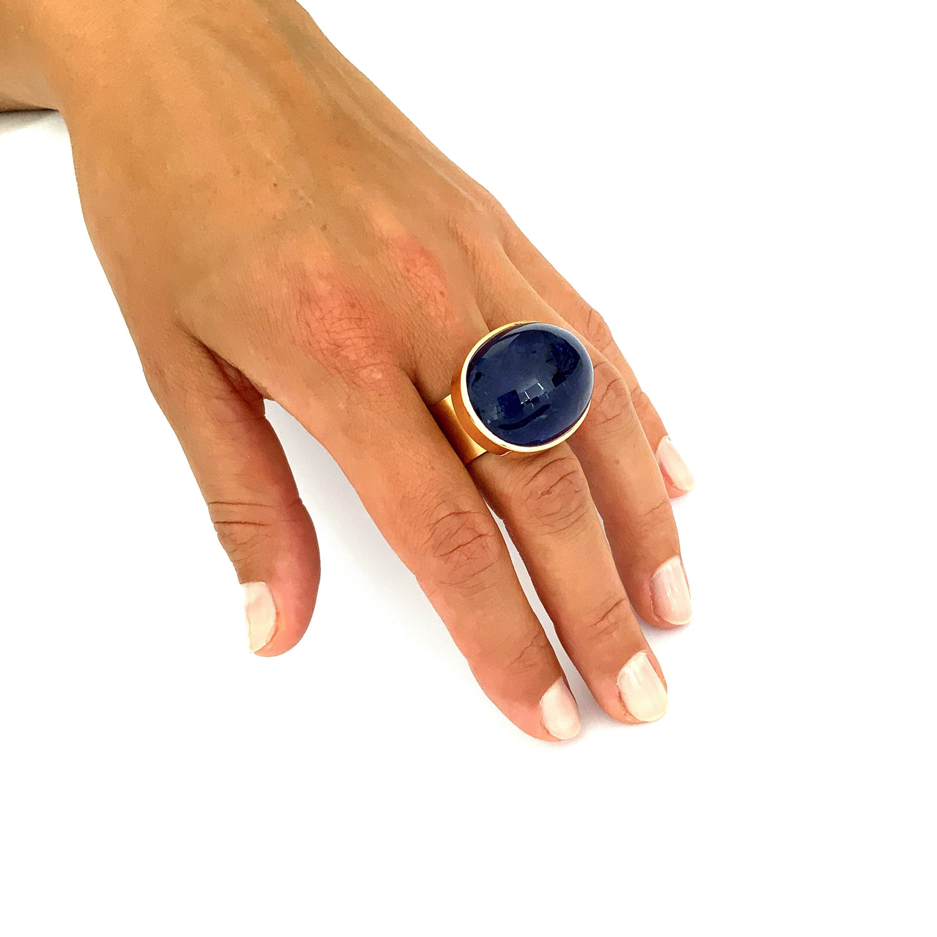 Oval Cut Georg Spreng - My Medallion Ring 18K Rosé Gold Oval Blue Tanzanite Cabochon For Sale