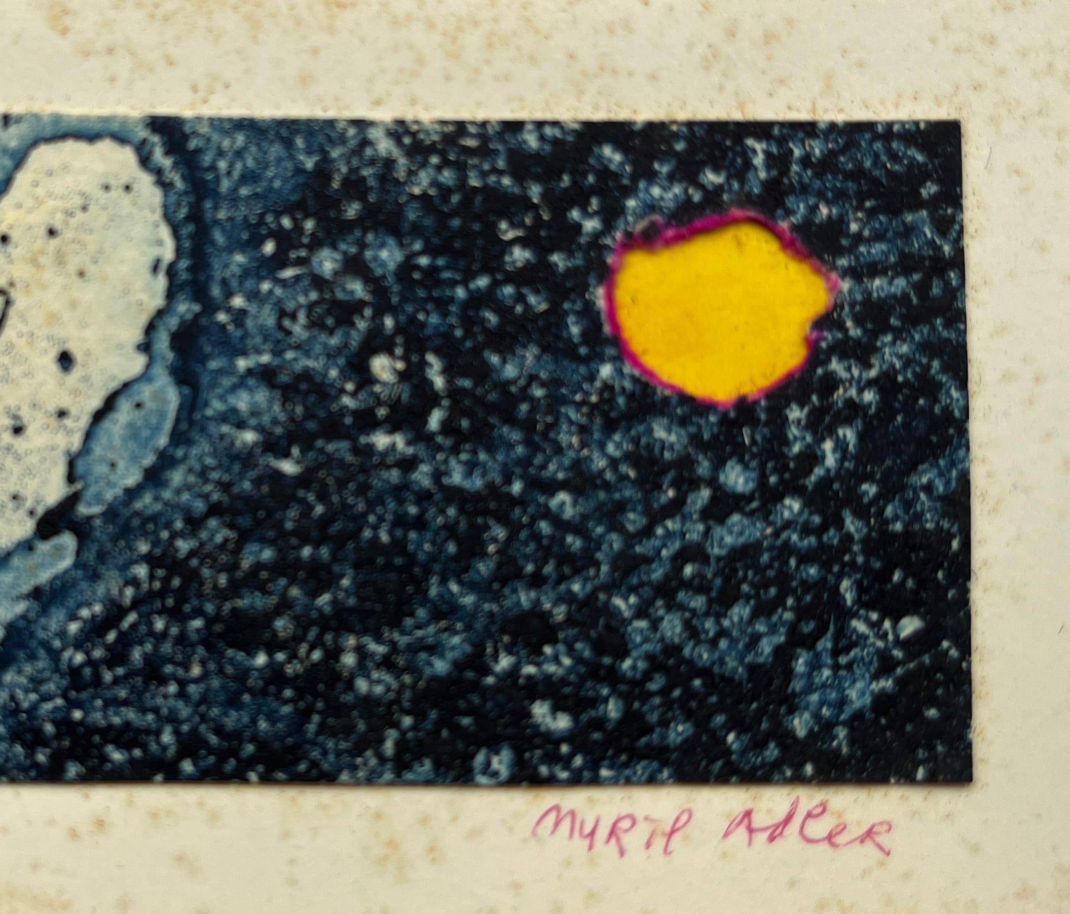 Incisione a collage blu e giallo degli anni '60 dell'artista di NY Myril Adler in vendita 1