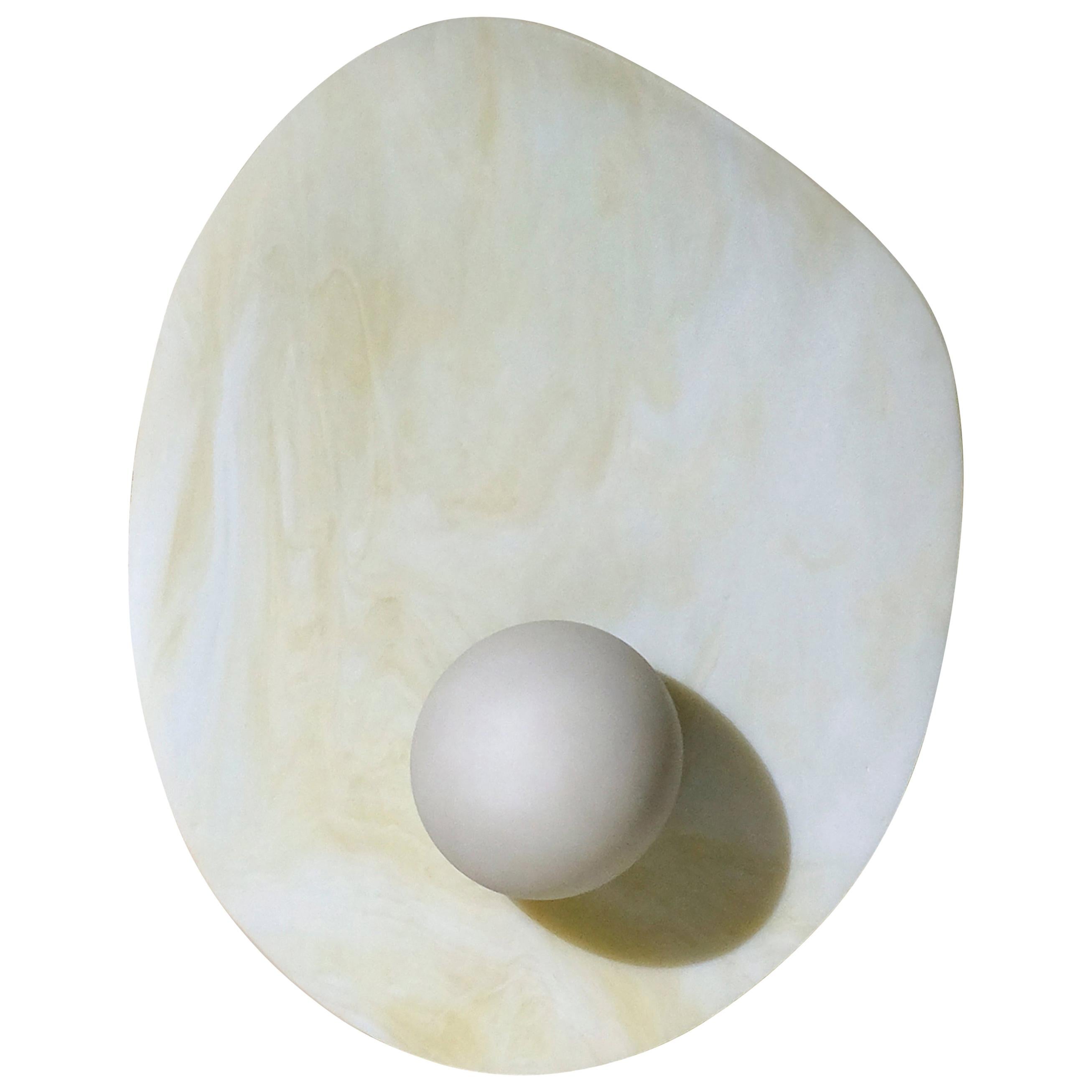 Applique encastrée Myrna avec abat-jour en verre et options de globes lavés en couleur