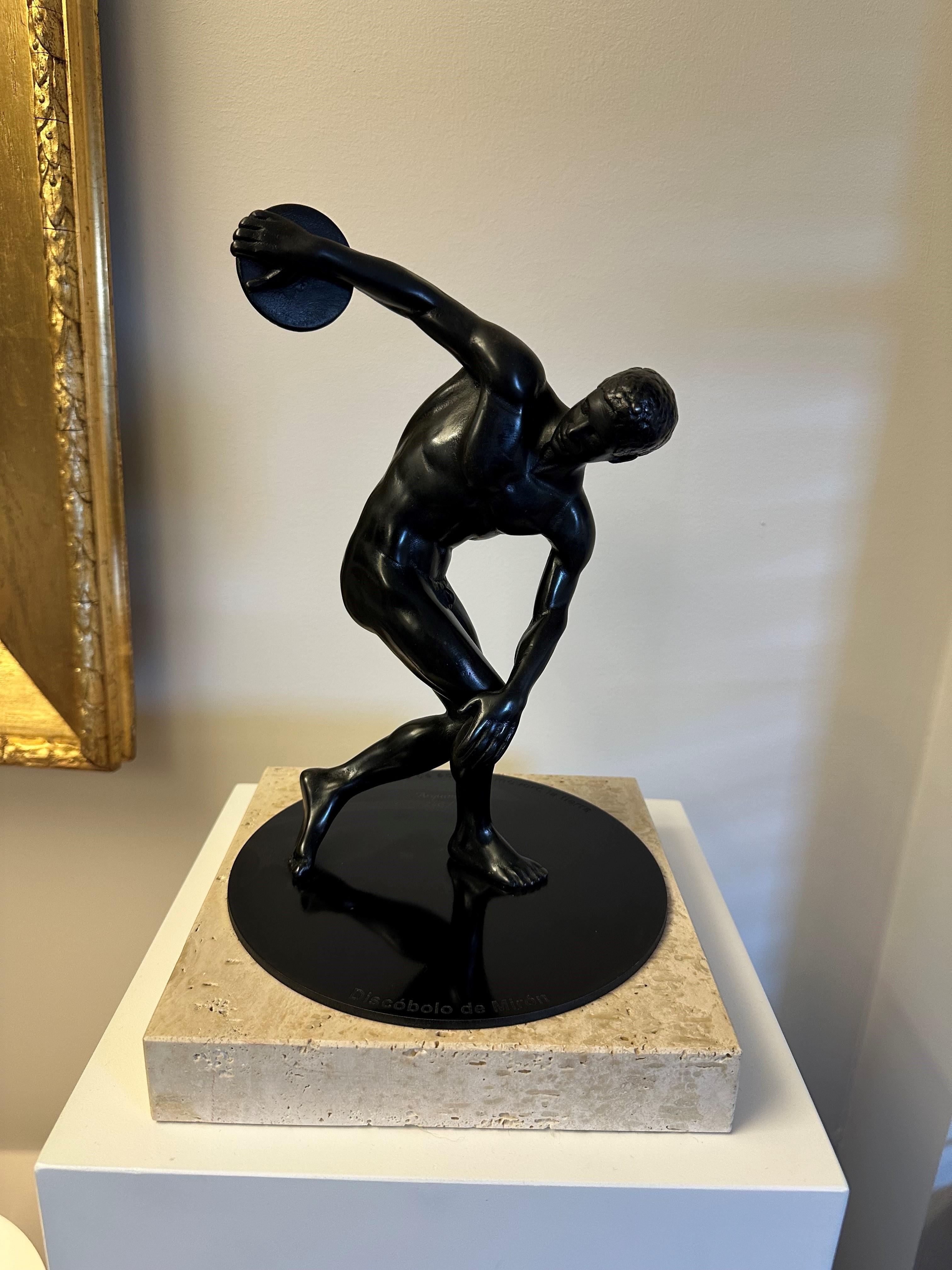 Discobólo Lancellotti - Gold Nude Sculpture by Myron