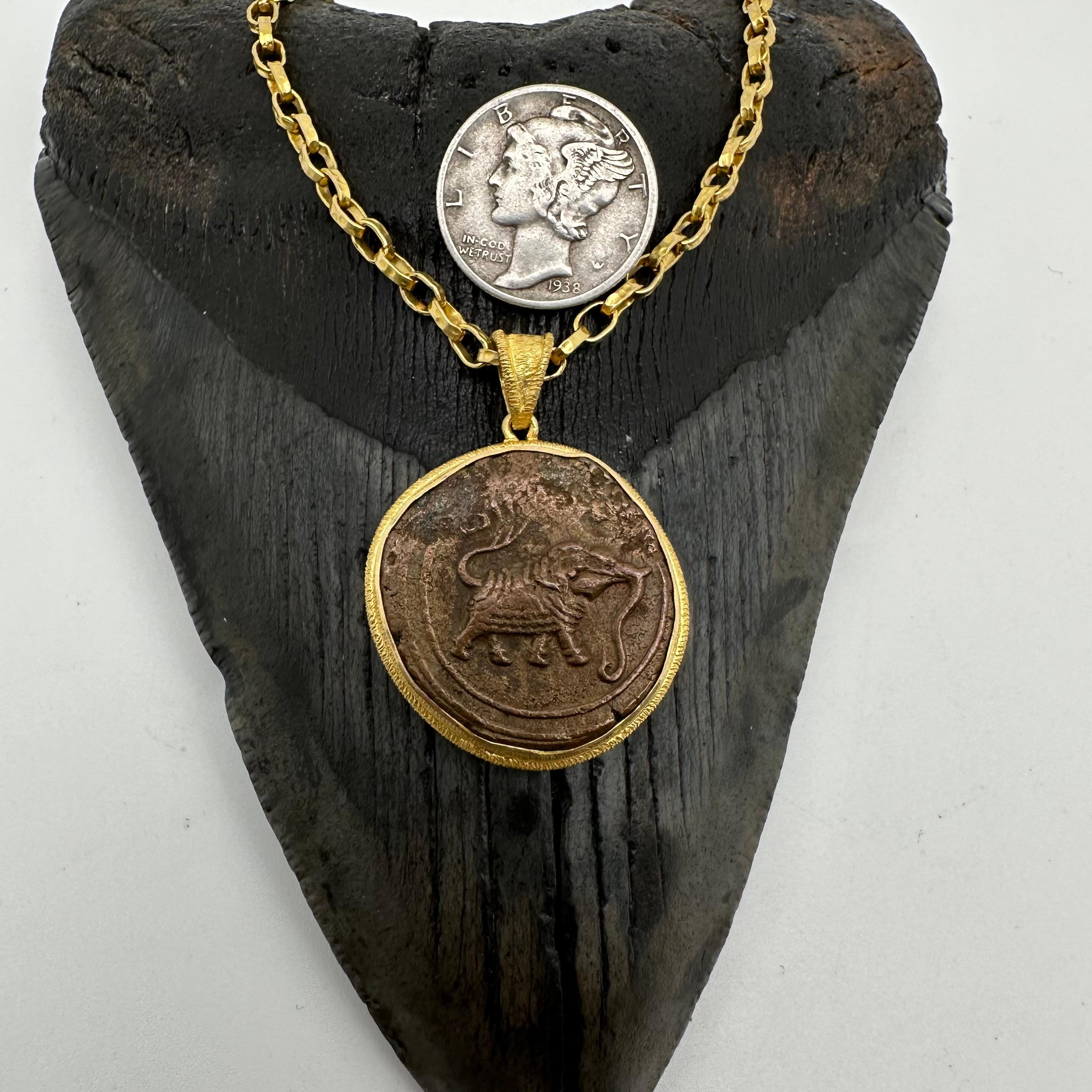 Royaume de Mysore, Inde 1700's Pièce de monnaie en bronze représentant un éléphant Pendentif en or 18K en vente 6