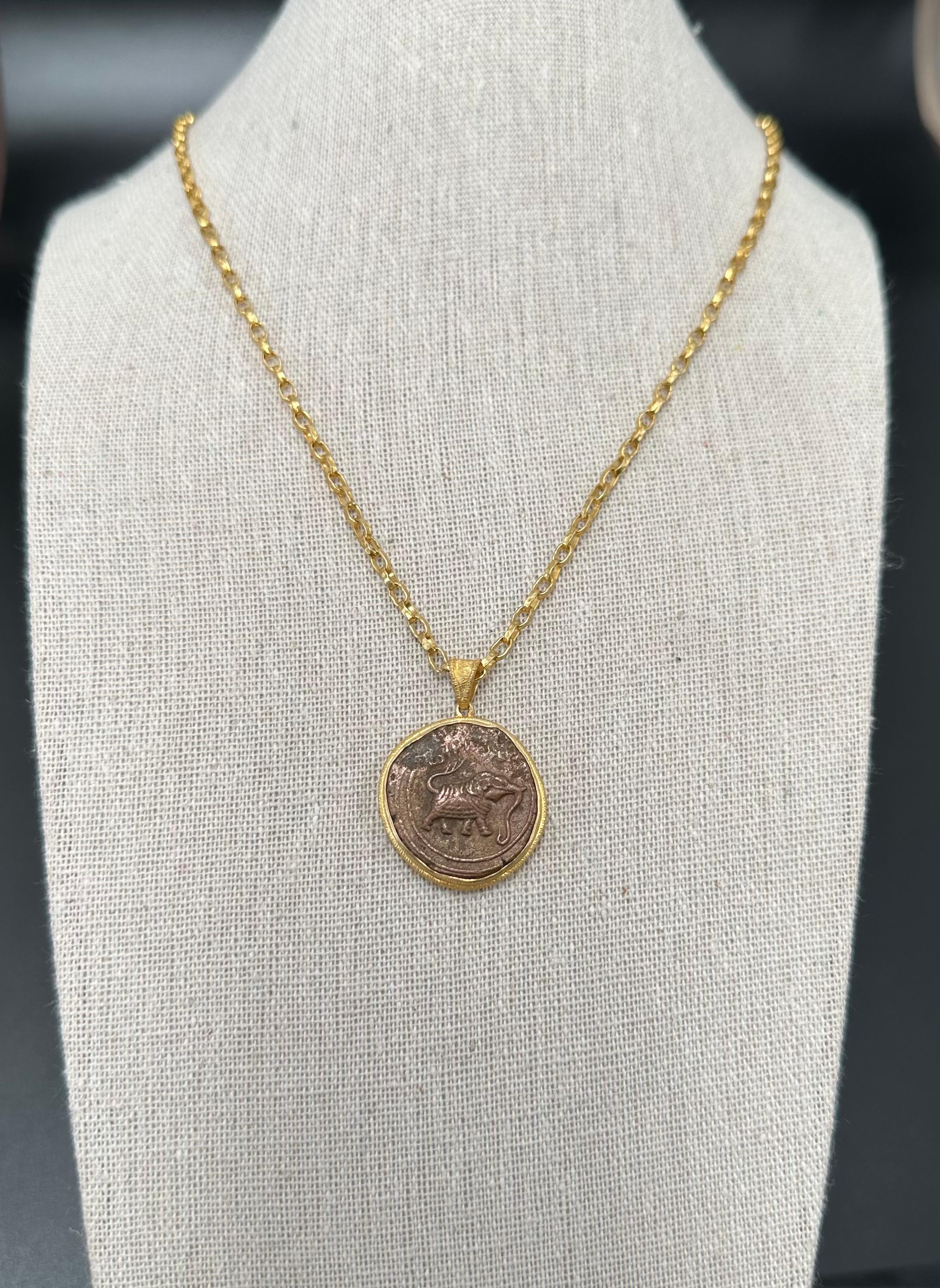 Royaume de Mysore, Inde 1700's Pièce de monnaie en bronze représentant un éléphant Pendentif en or 18K en vente 4