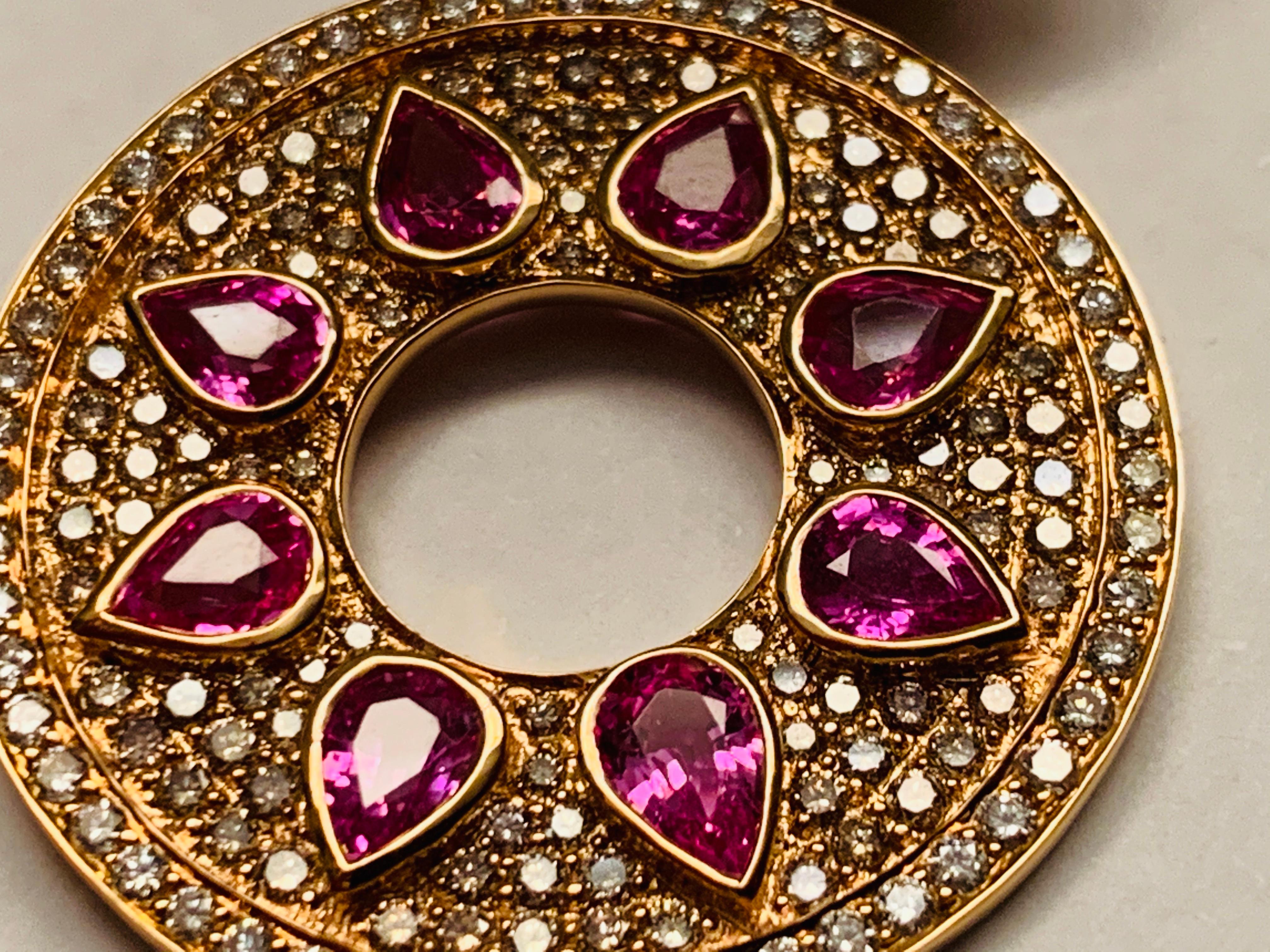 Mysterious 18 Karat Gold Pink Sapphire and Diamond Pendant with Chain In New Condition For Sale In Zurich, Zollstrasse
