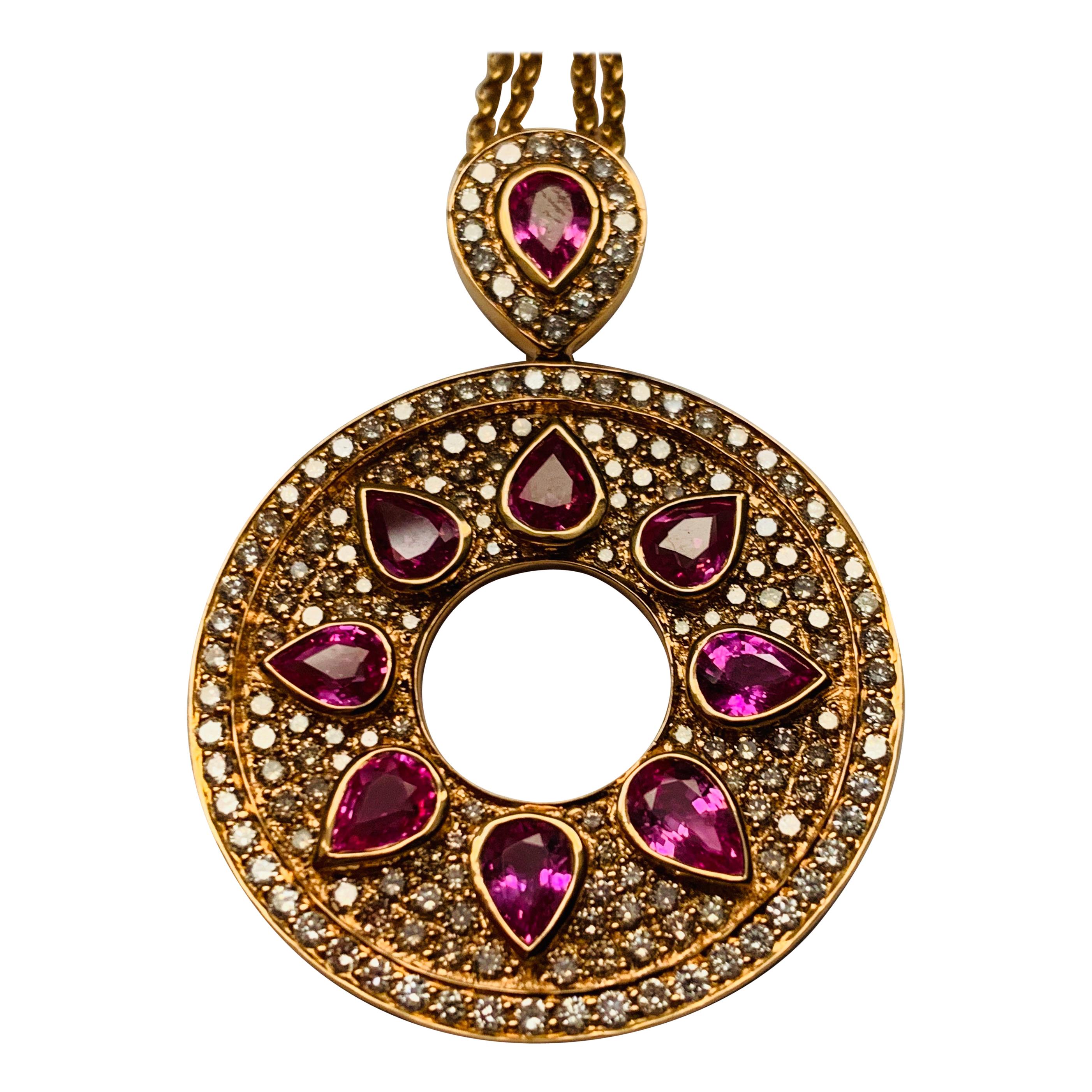 Mystérieux pendentif en or 18 carats, saphir rose et diamants avec chaîne