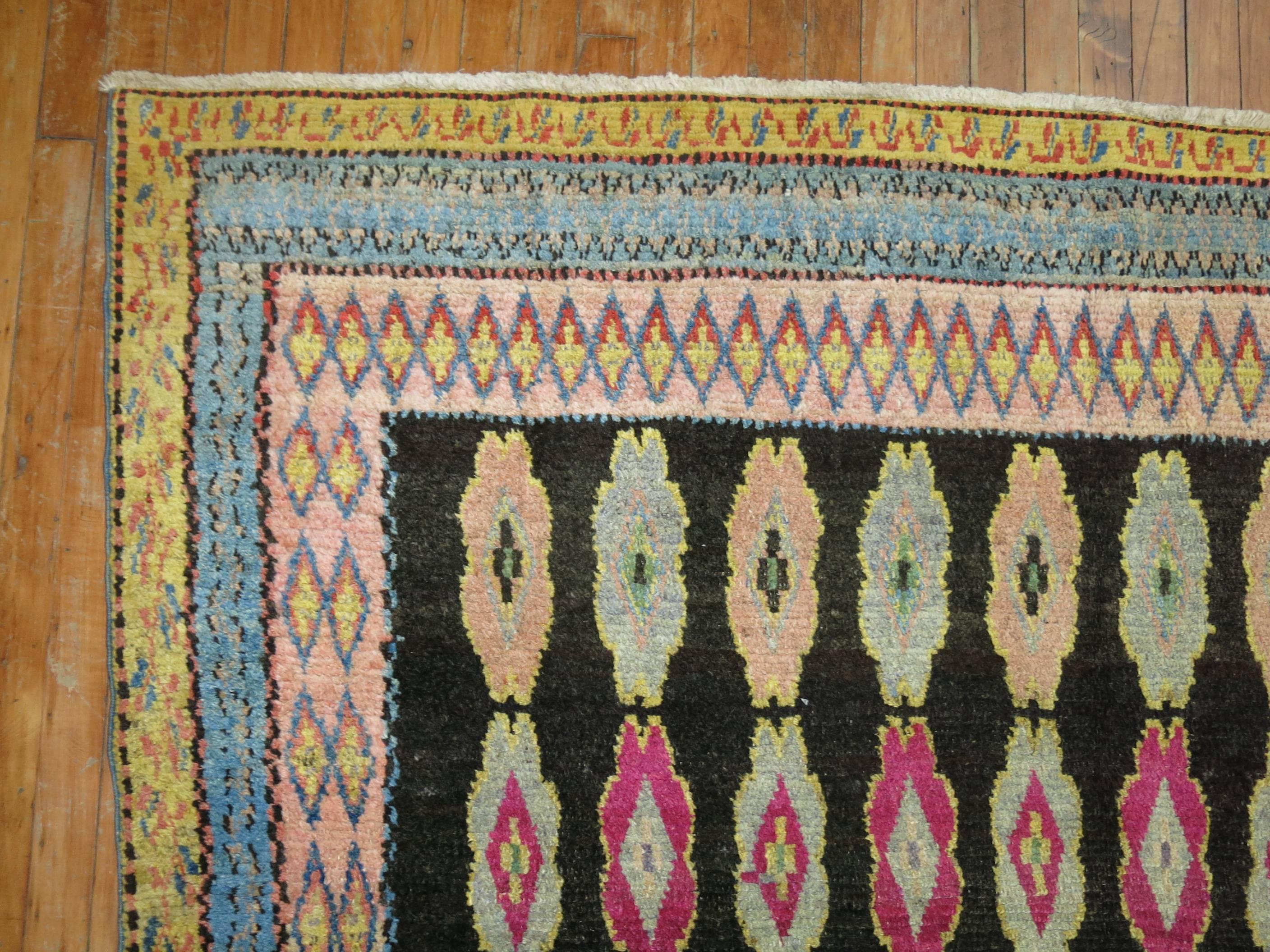 Tapis vintage mystérieux Excellent état à New York, NY