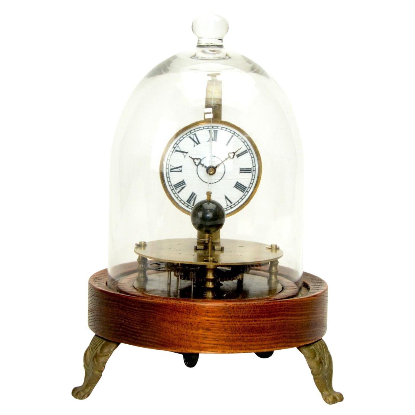 Horloge rotative Mystery Briggs à pendule conique en verre avec dôme et boule volante