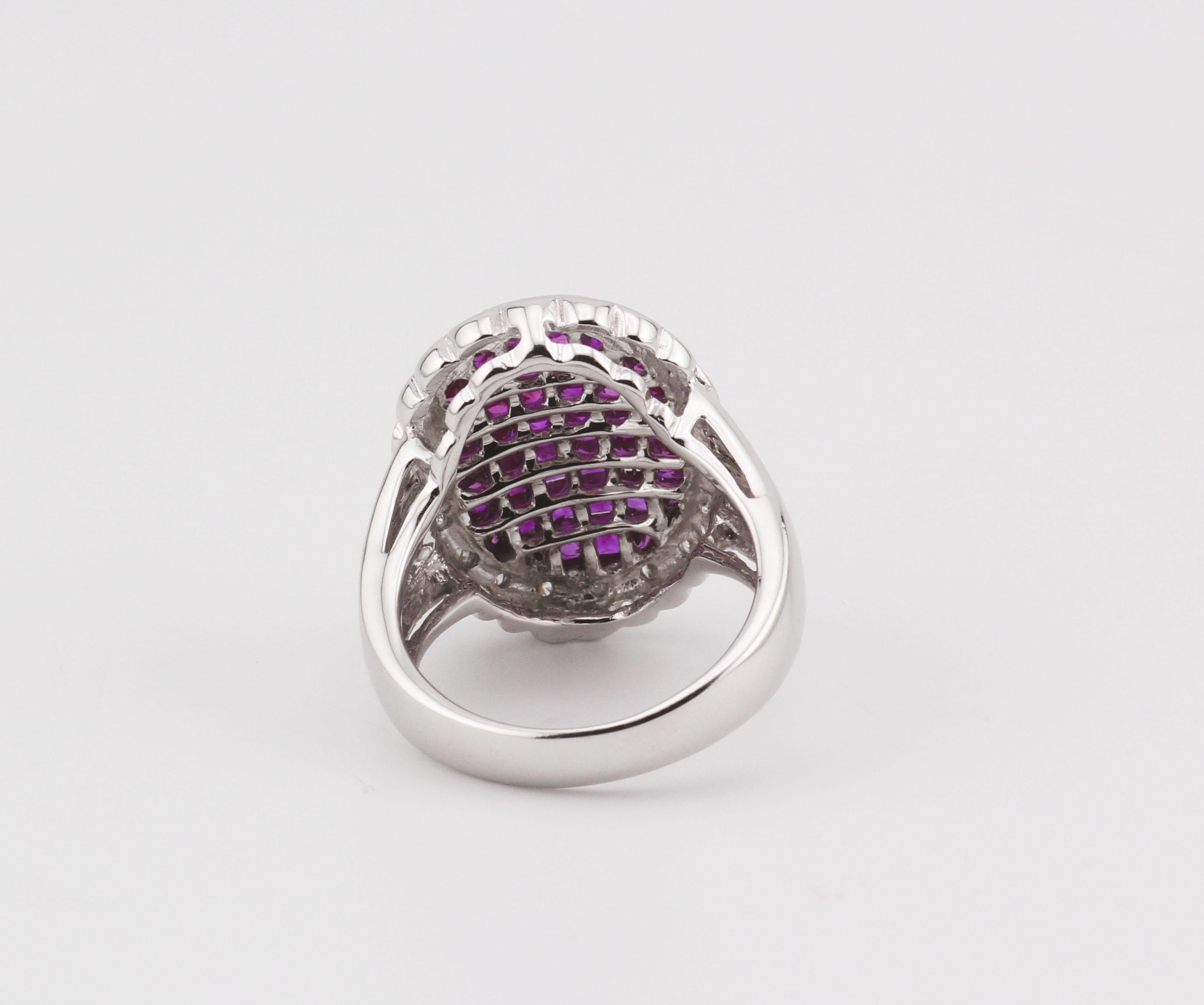 Ring aus 18 Karat Weißgold mit Rubin und Diamant in Mystery-Fassung, Größe 6 im Angebot 1