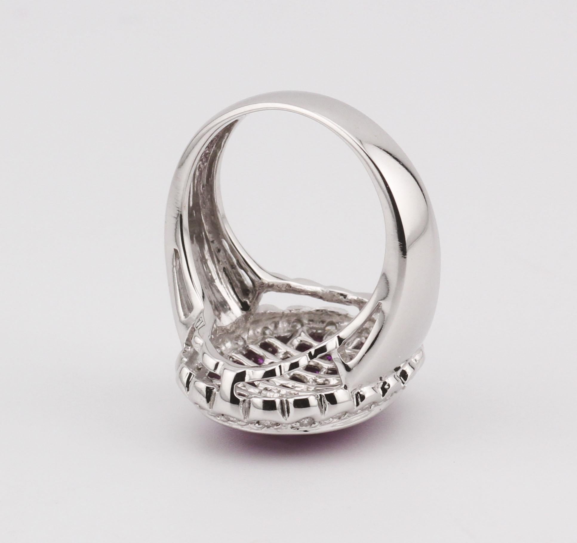 Ring aus 18 Karat Weißgold mit Rubin und Diamant in Mystery-Fassung, Größe 6 im Angebot 2