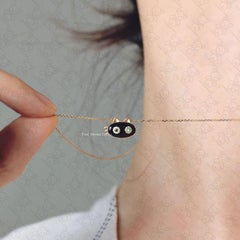Mystische schwarze Katzenhalskette aus 14 Karat Gold mit Tsavorit-Diamant-Augen