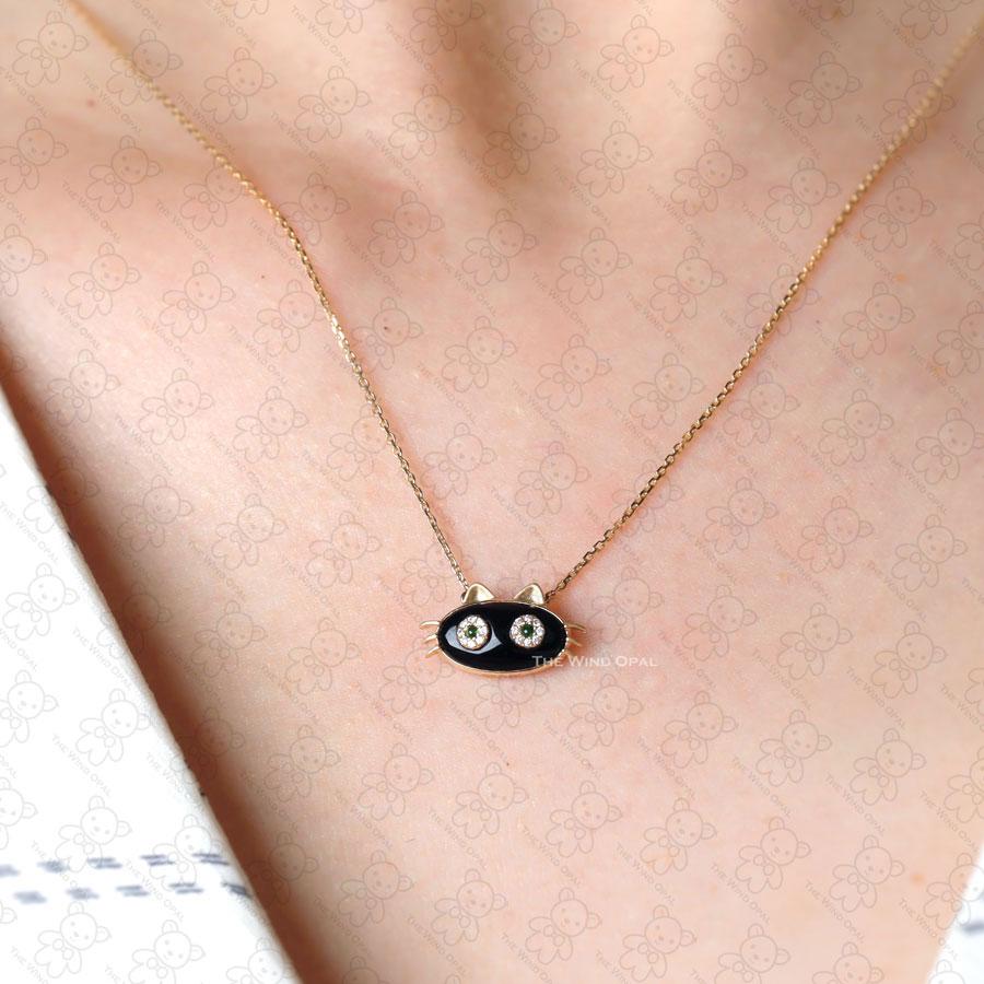 Taglio brillante Collana Mystic Black Cat in oro 18 carati con occhi di diamante tsavorite in vendita