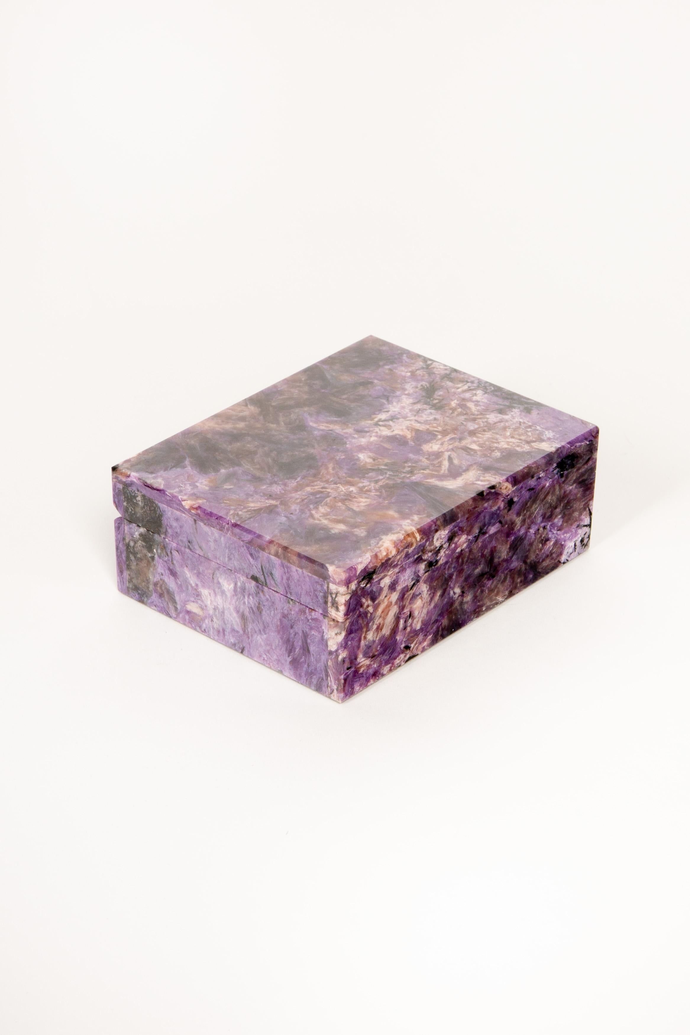 Elegancia Mística: Caja de Recuerdos de Charoite Siberiana Indio en venta