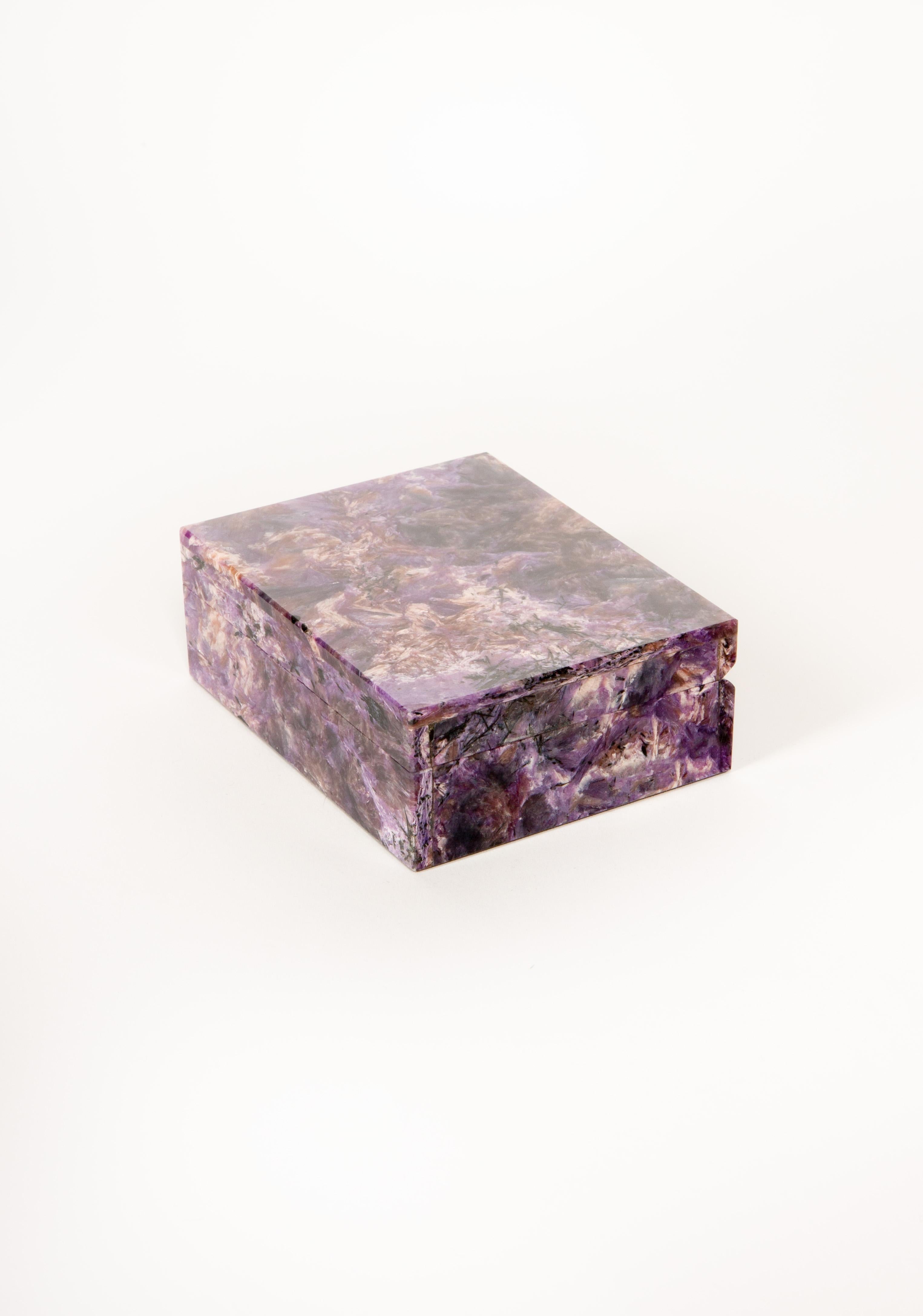 Elegancia Mística: Caja de Recuerdos de Charoite Siberiana Piedra en venta