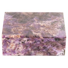 Elegancia Mística: Caja de Recuerdos de Charoite Siberiana
