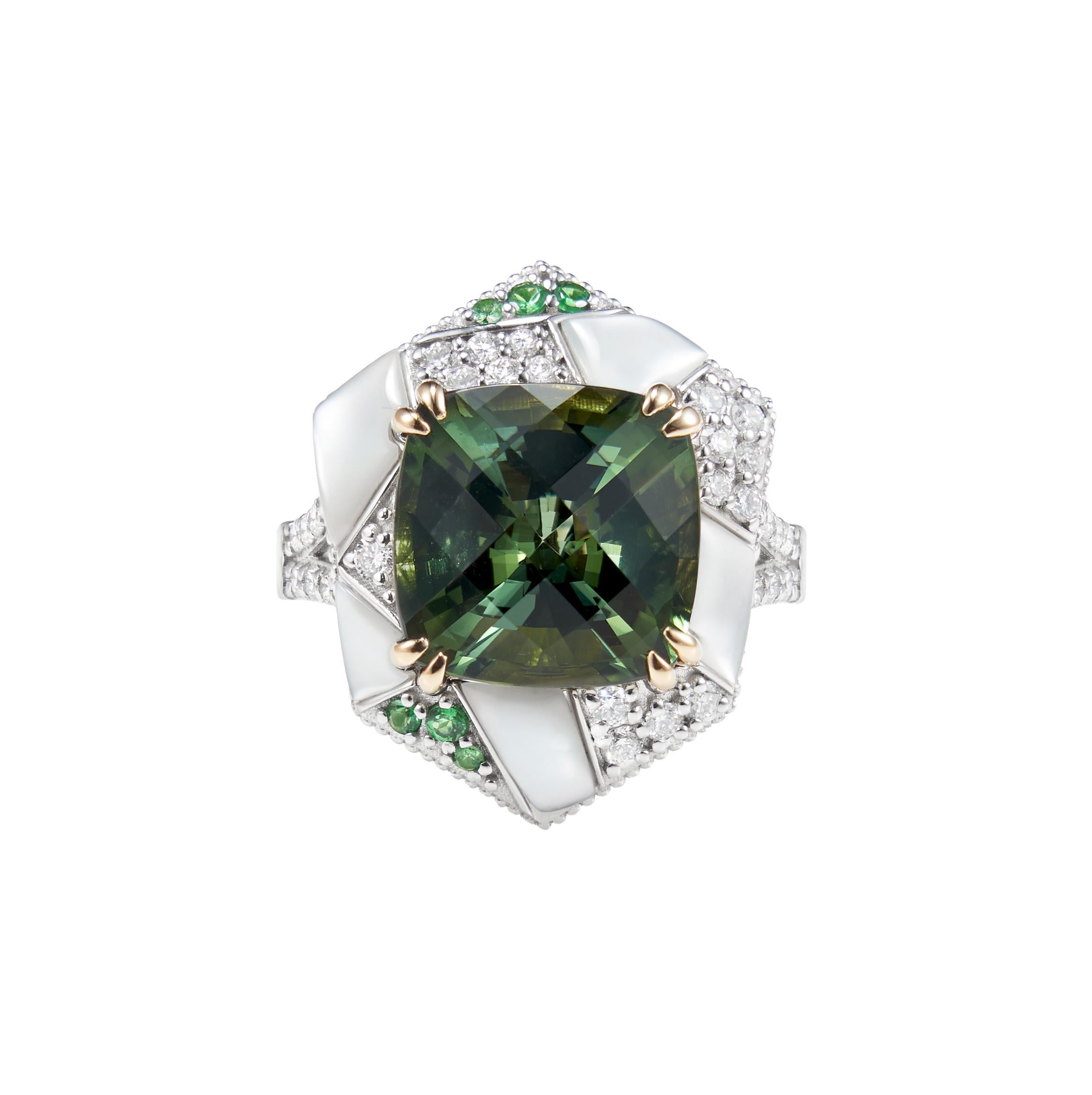 Ring mit mystischem grünem Turmalin aus 18 Karat Weiß- und Gelbgold (Art déco) im Angebot