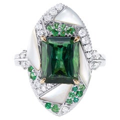Anello con tormalina verde mistica di Sunita Nahata in 18KWYG