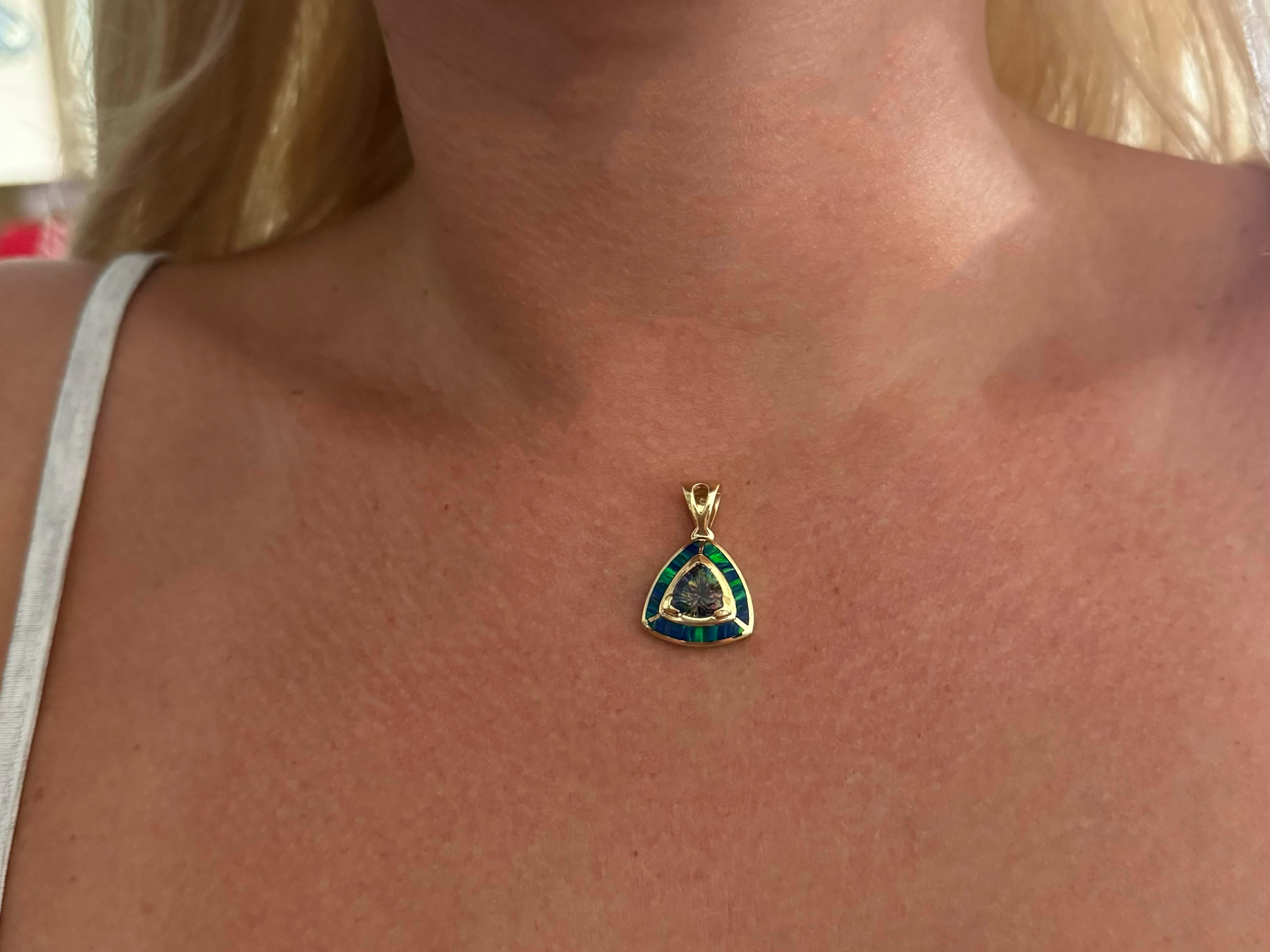 Spécifications de l'article :

Métal du collier : or jaune 14k

Poids total : 6,3 grammes

Estampillé : 