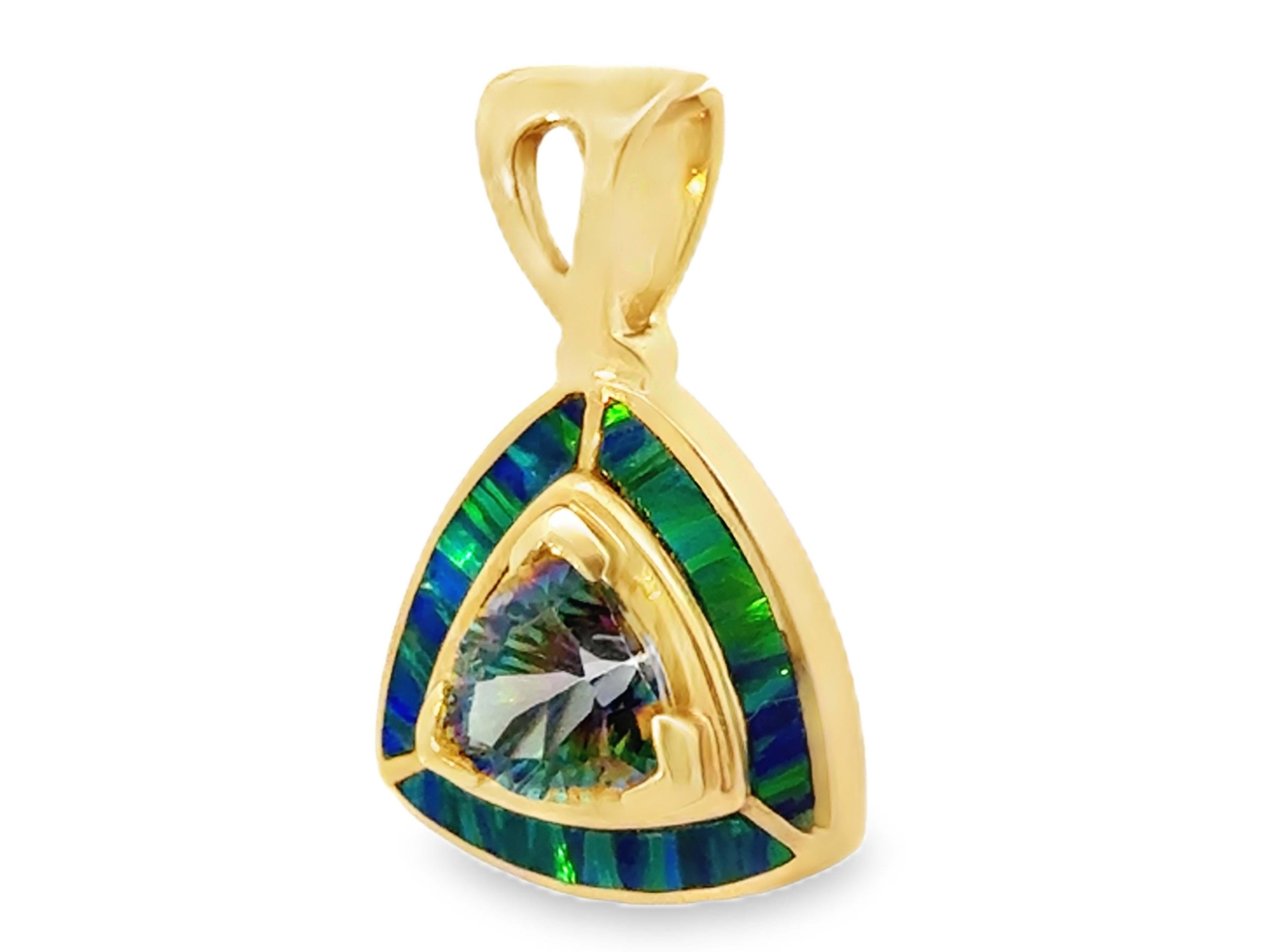 Taille trillion Pendentif Topaze Mystique Triangle Incrustation Opale Or Jaune 14k en vente