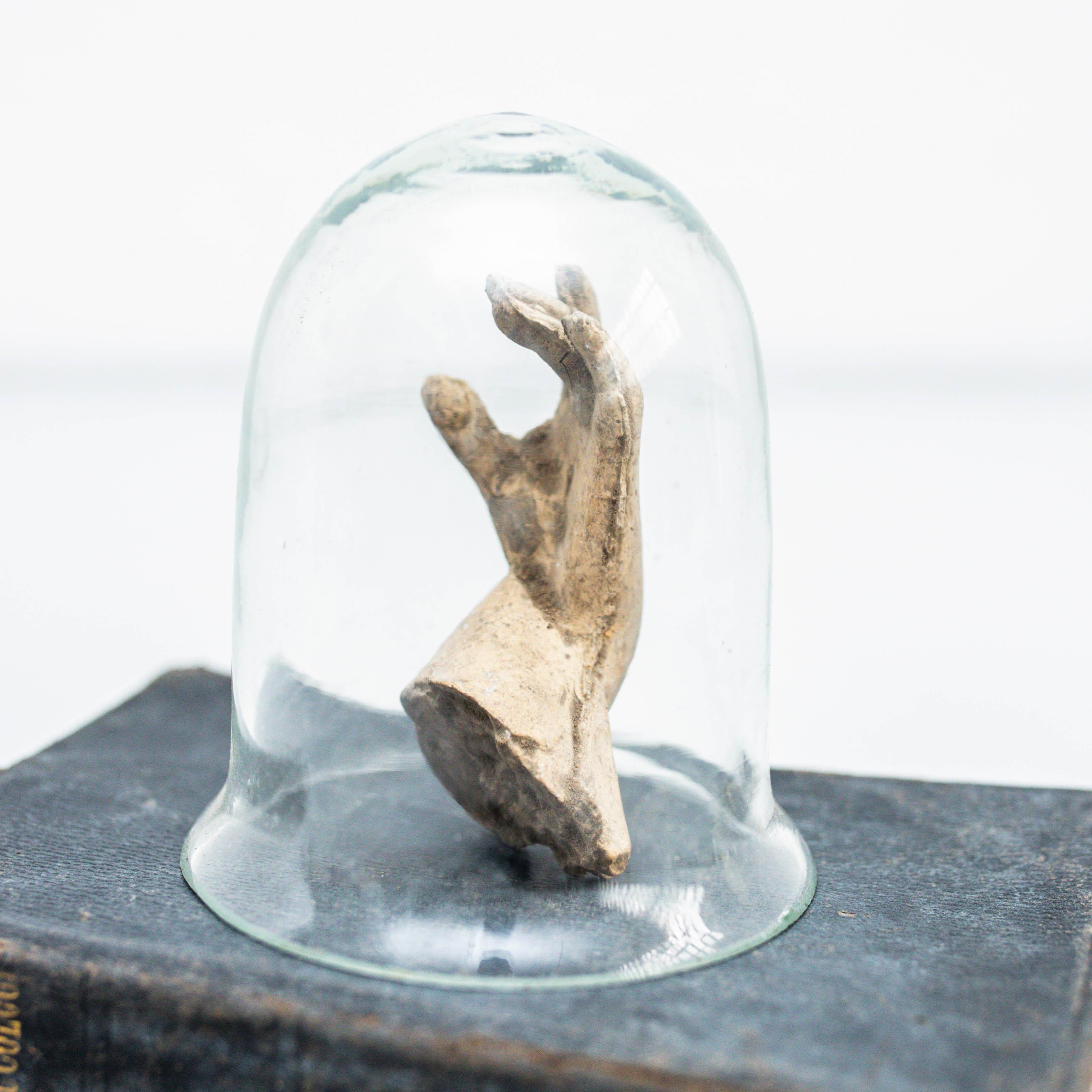 Opera d'arte mistica con vecchio libro e parte della scultura, circa 1990 in vendita 2