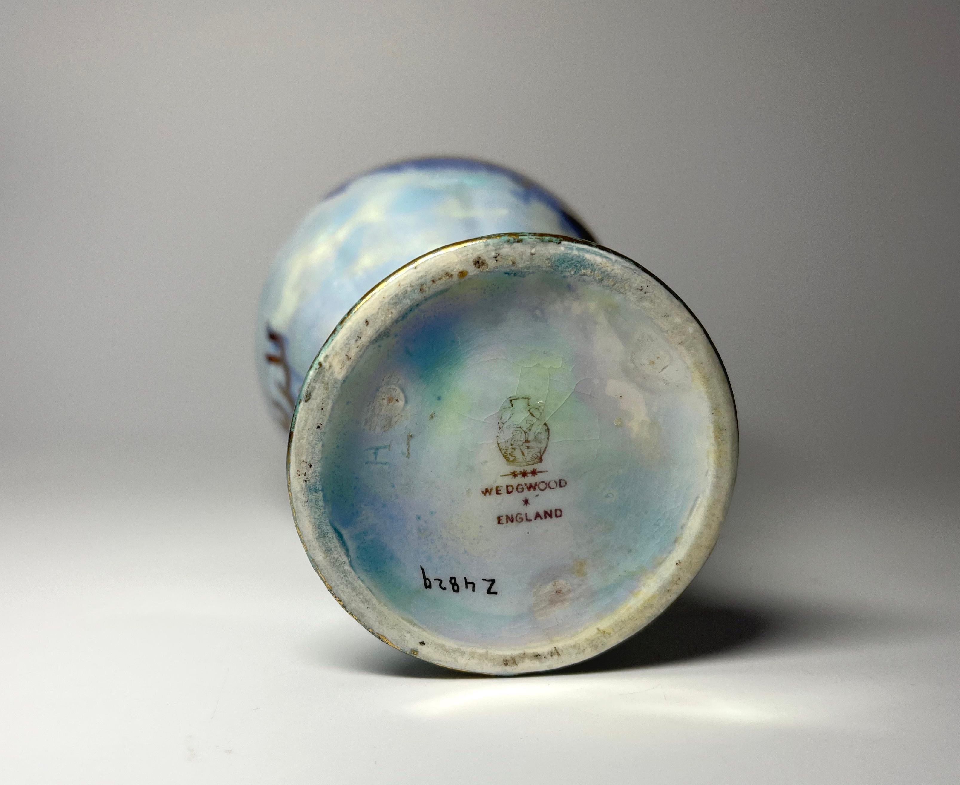 Mystical Gilded Dragon Wedgwood Mixed Blue Ordinary Lustre Porcelain Vase Z4829 For Sale 2