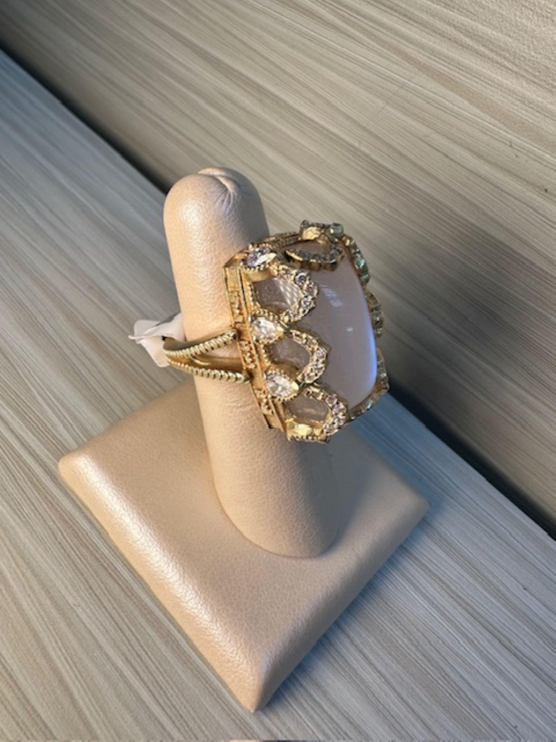 Mystical Luxury - 37,74 Karat Mondstein Ring in 18K Gelbgold mit DIA. im Angebot 2