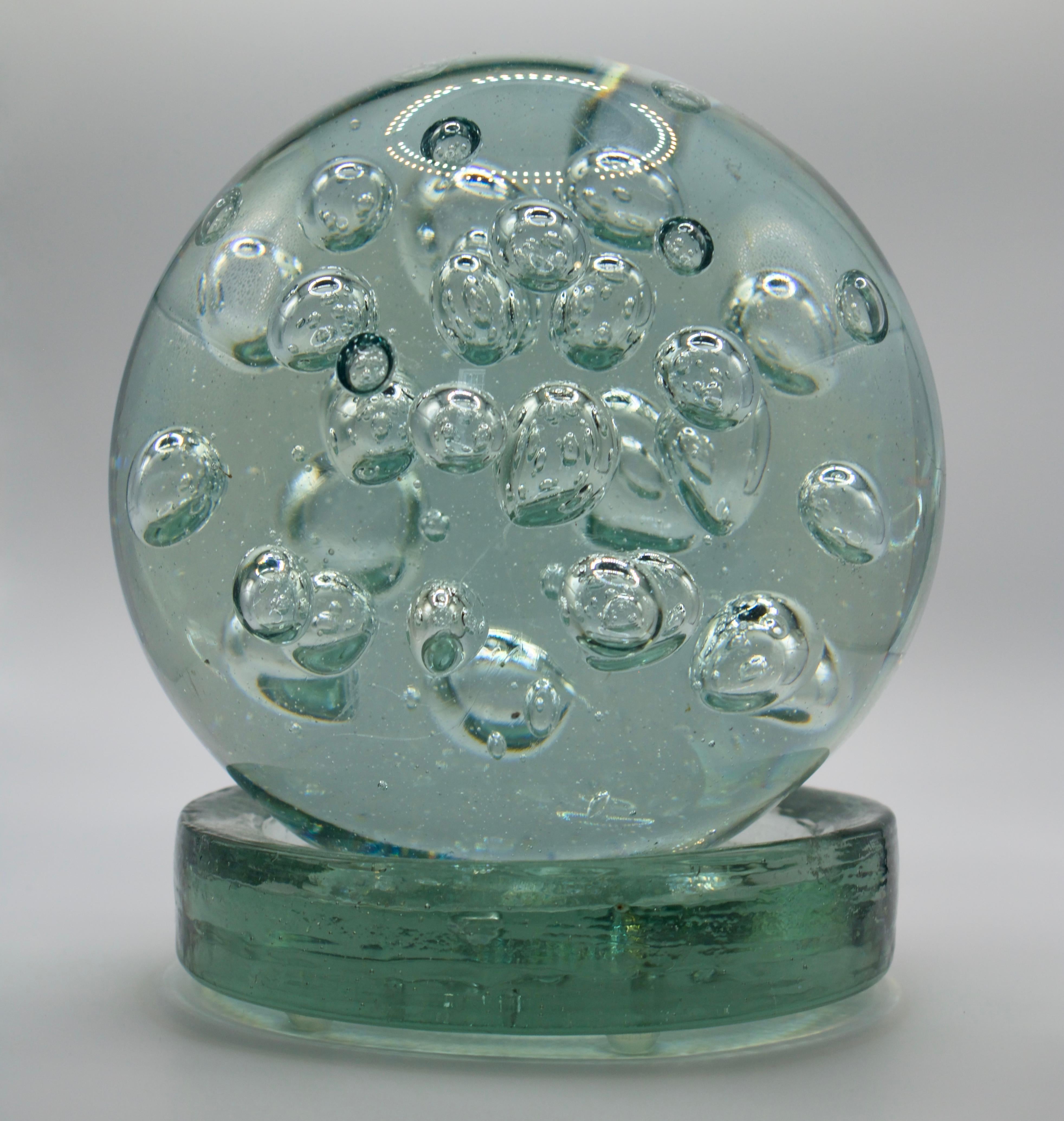 Vetro Scultura astratta mistica in vetro e bolle d'aria in vendita