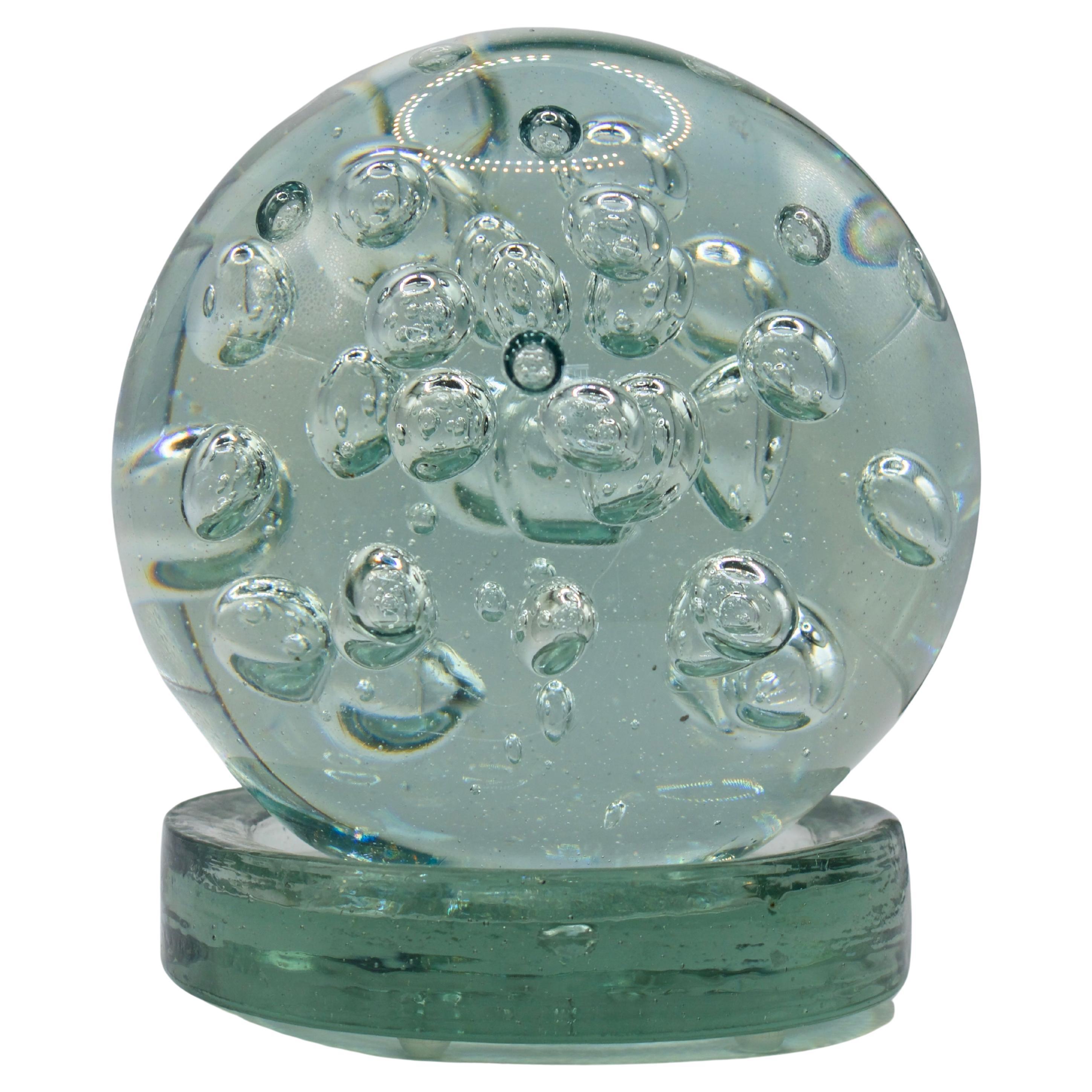 Scultura astratta mistica in vetro e bolle d
aria