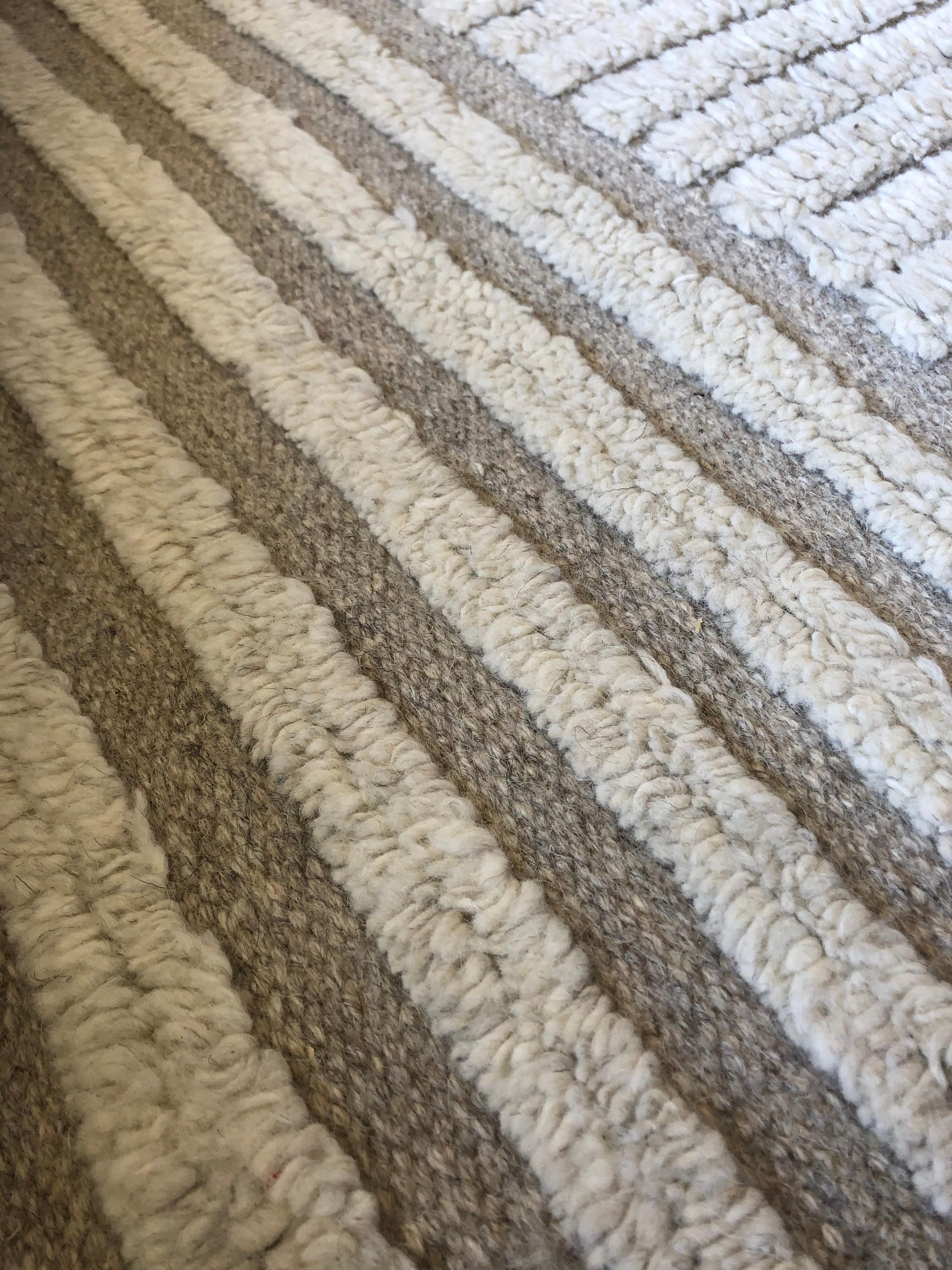 Mystique Collection Brown and Cream Wool Area Rug In New Condition For Sale In Los Angeles, CA