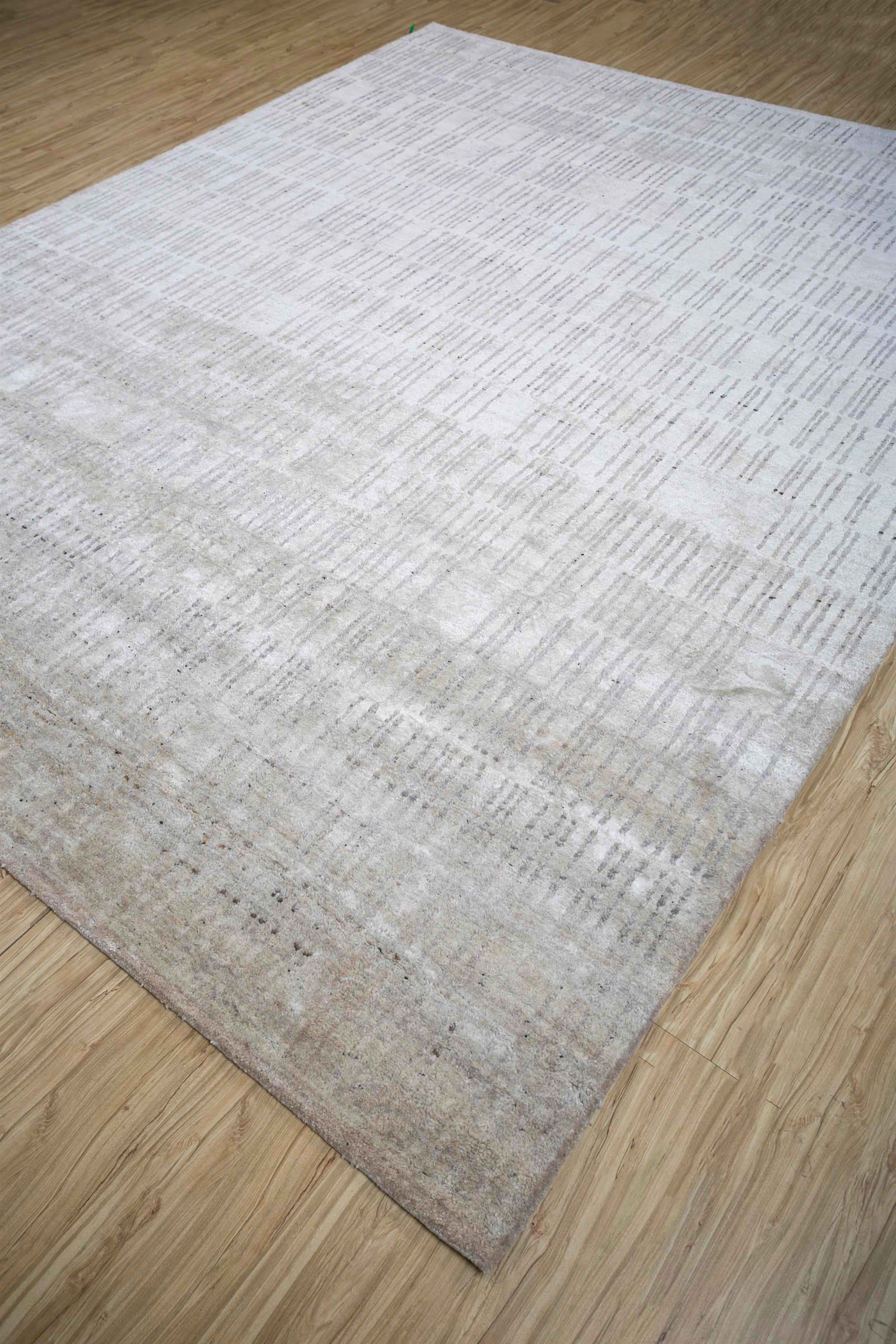 Modern Mystique Fusion Dark Ivory & White 240X300 cm Handknotted Rug For Sale