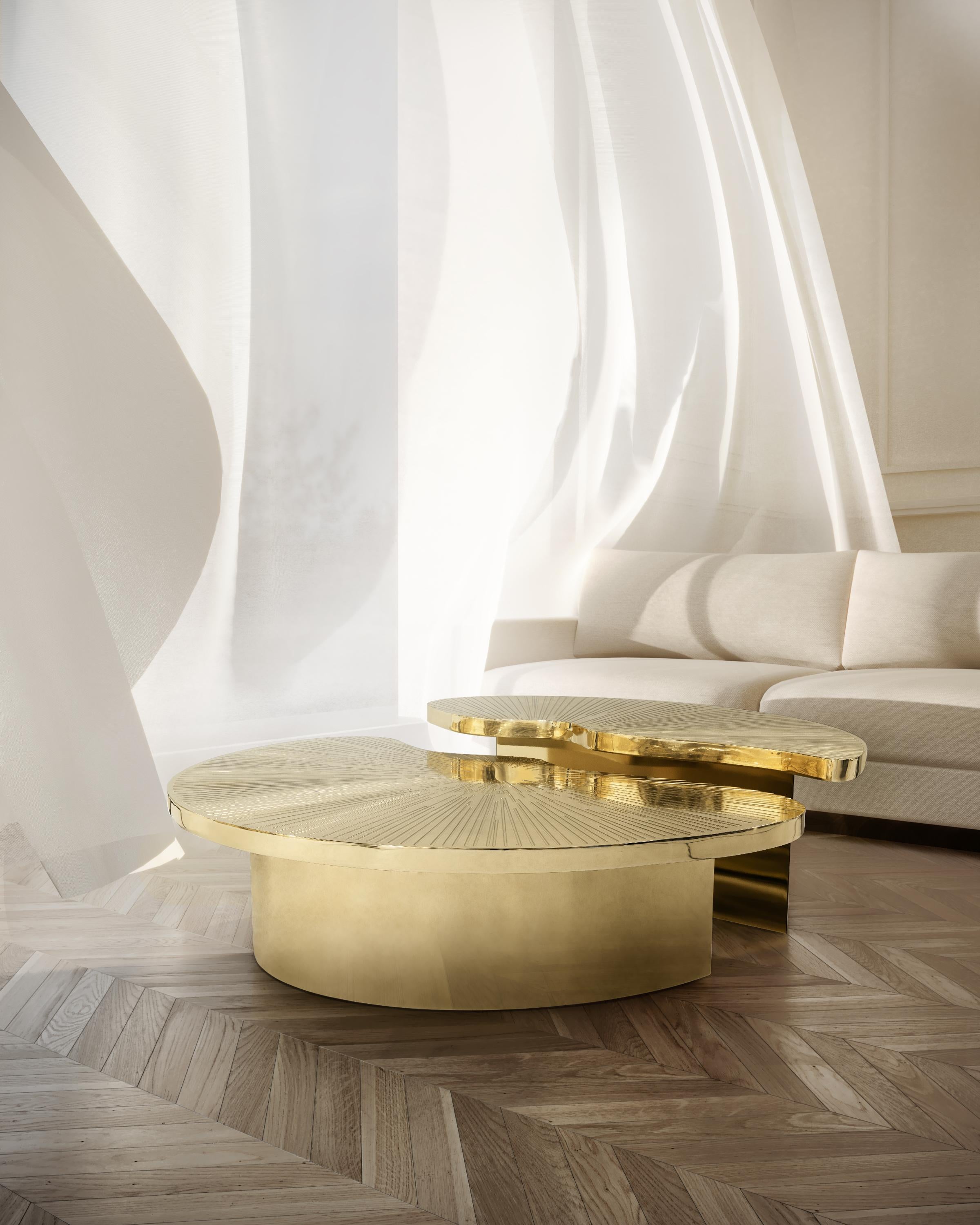 Laiton Table basse en laiton Myth en vente