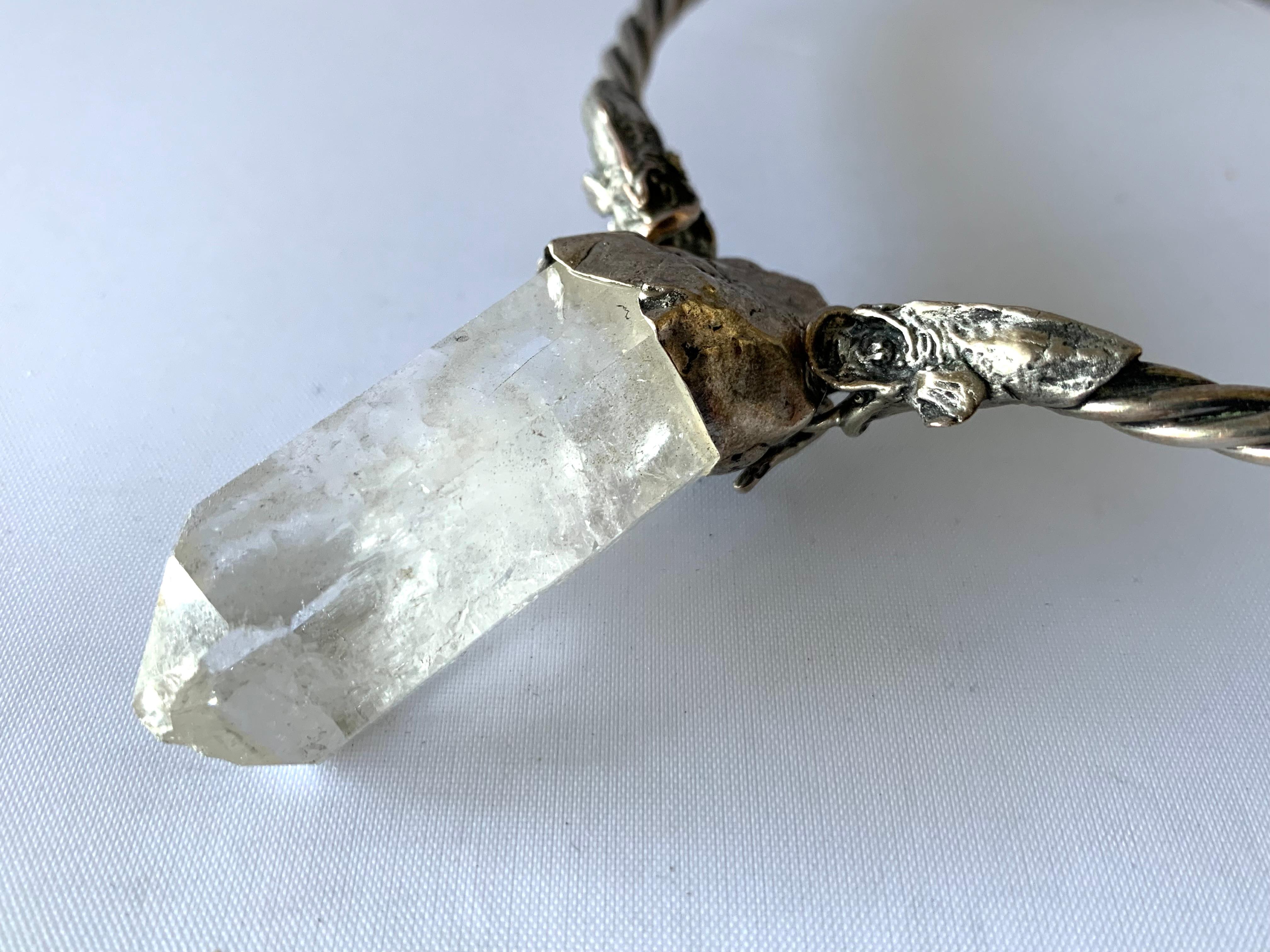 Taille brillant Collier Obélisque en cristal de roche Poisson mythique en vente