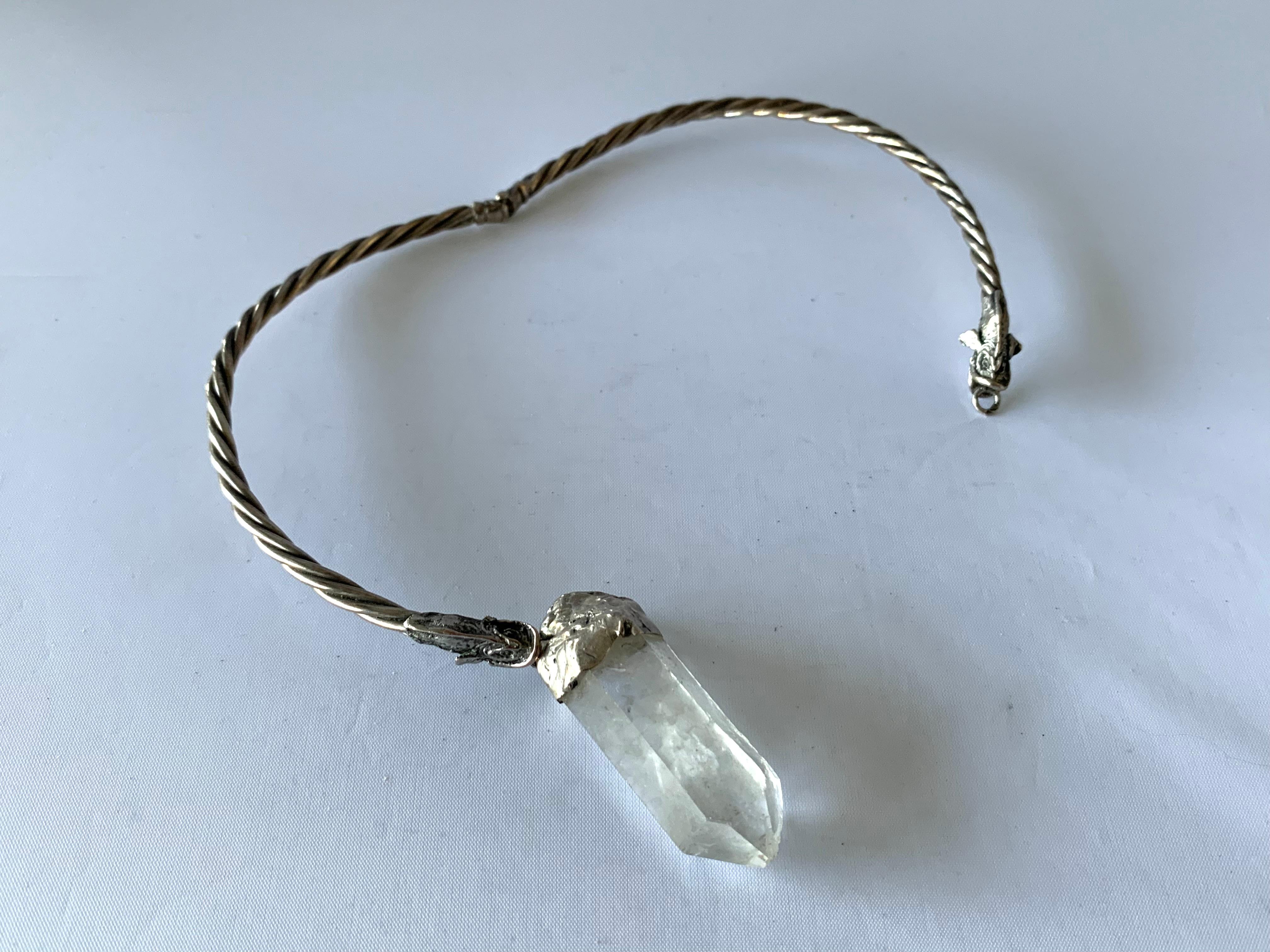 Collier Obélisque en cristal de roche Poisson mythique Unisexe en vente