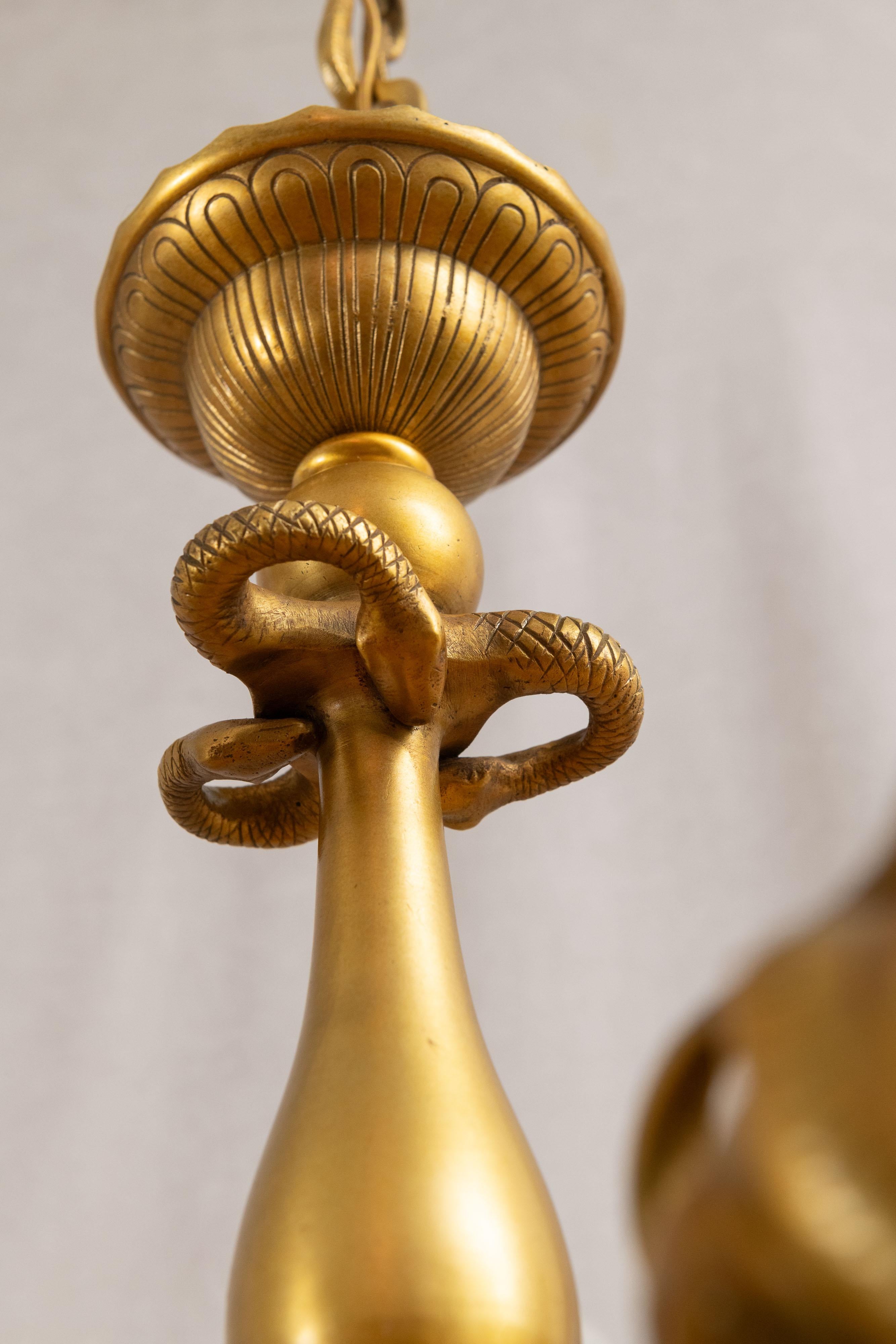 Lampadario a 9 bracci in bronzo dorato con leoni, gargoyle e prometeo, 1890 ca. in vendita 5