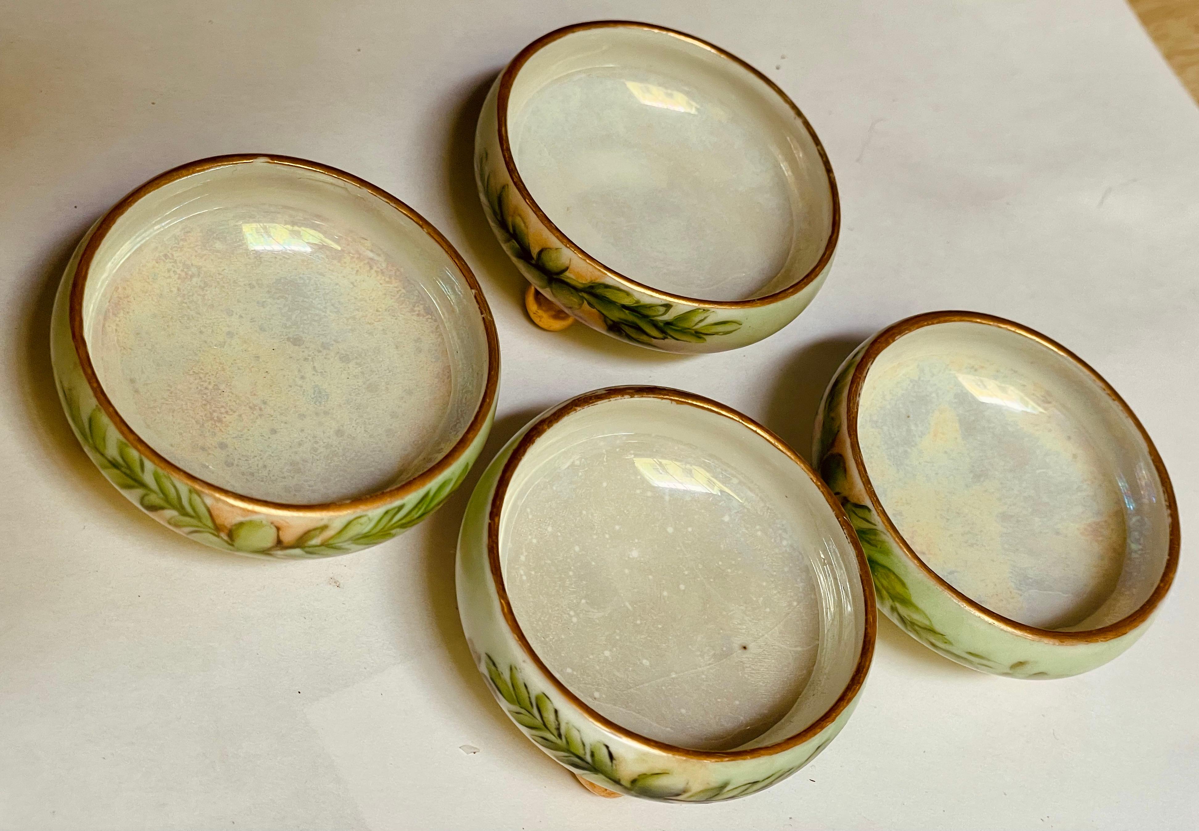 Porcelaine MZ Austria Salières individuelles peintes à la main Plats à noix Sels Ensemble de 4 en vente