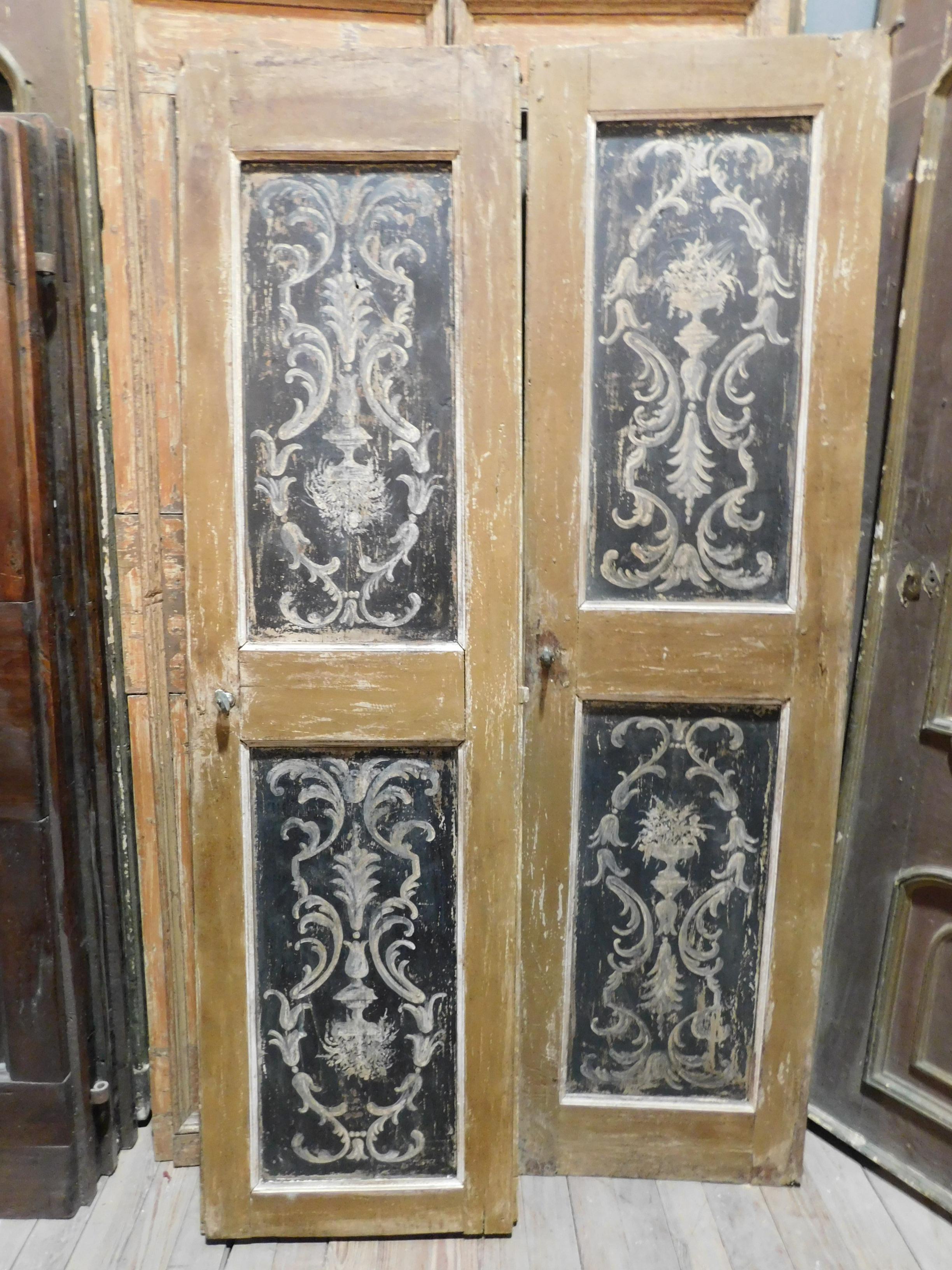 N. 1 Antique Double-Leaf Doors, Hand Painted Orange Black, 18th Century, Italy In Good Condition In Cuneo, Italy (CN)